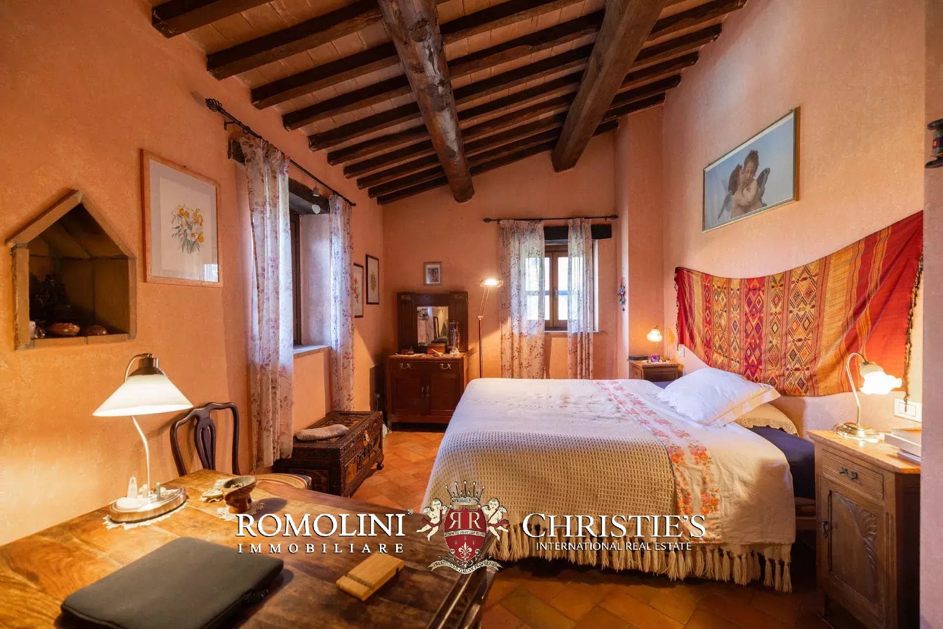 6 Bedroom Villa/Townhouse's Image 37