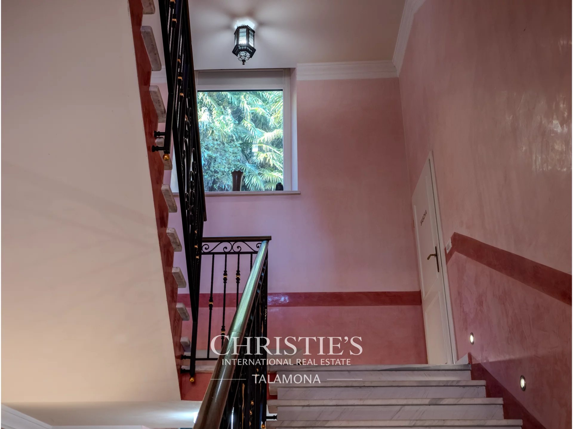 9 Bedroom Villa/Townhouse's Image 34