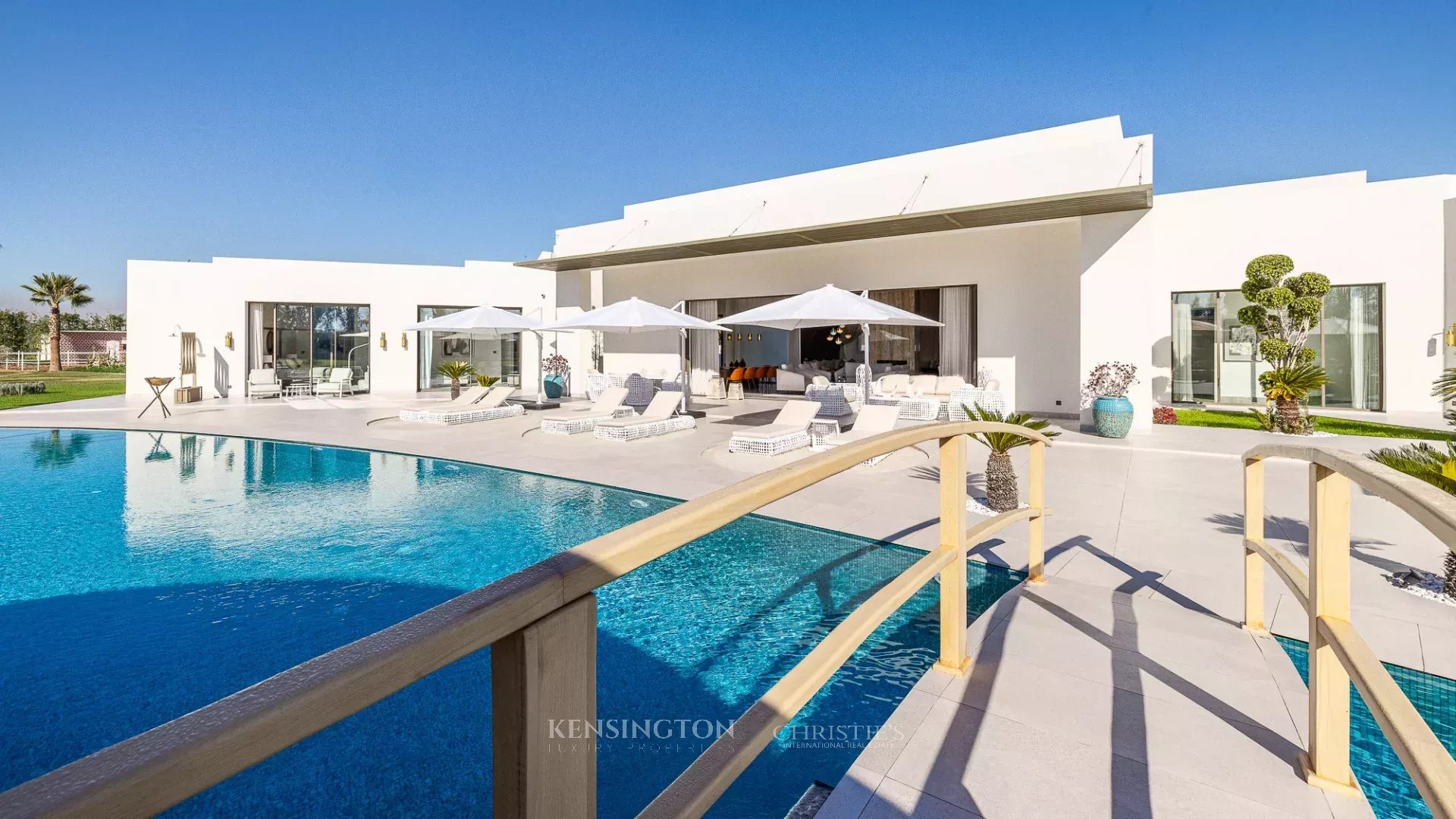 8 Bedroom Villa/Townhouse's Image 8