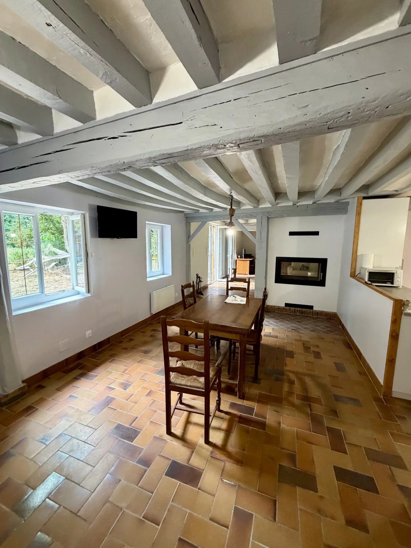 À 1H DE PARIS - MAISON DE CHARME - ANCIEN MOULIN - 165 M² + COMB - Image Array