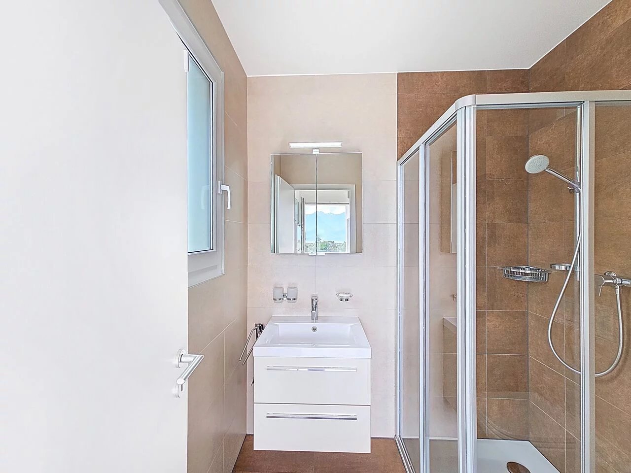 Attique moderne avec terrasse panoramique