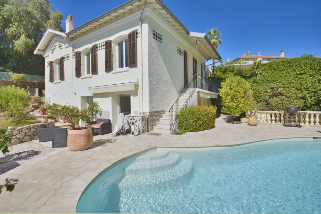 Villa for sale in Cannes — Luxury Provencal Villa in Cannes: A Timeless Family Estate with Pool