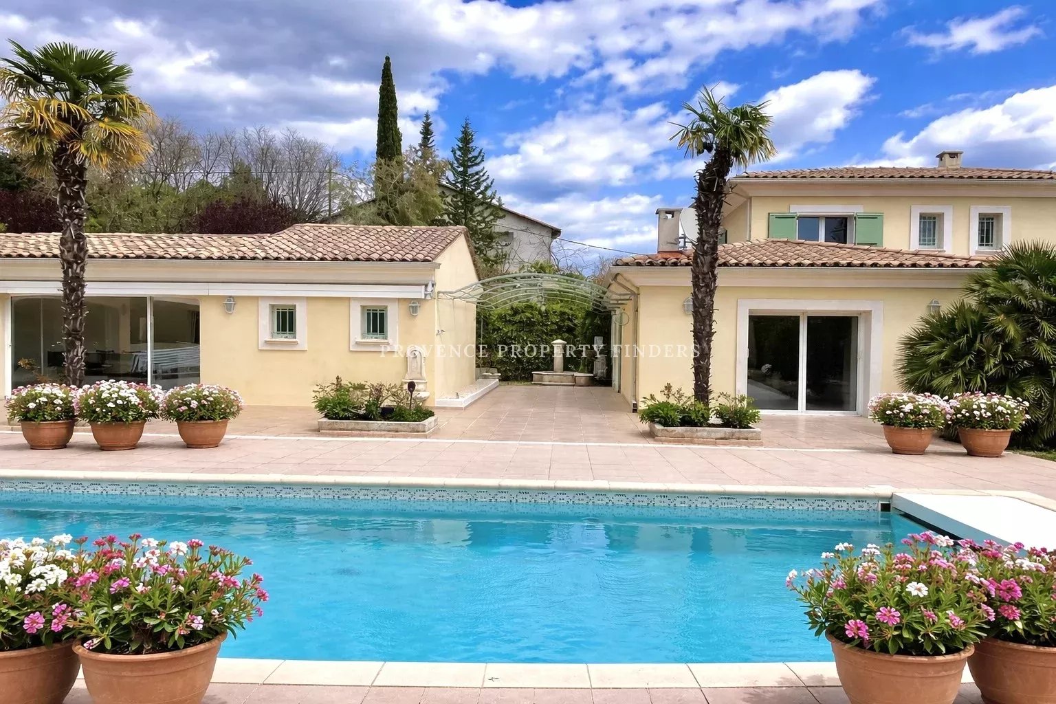 Agence immobilière de 