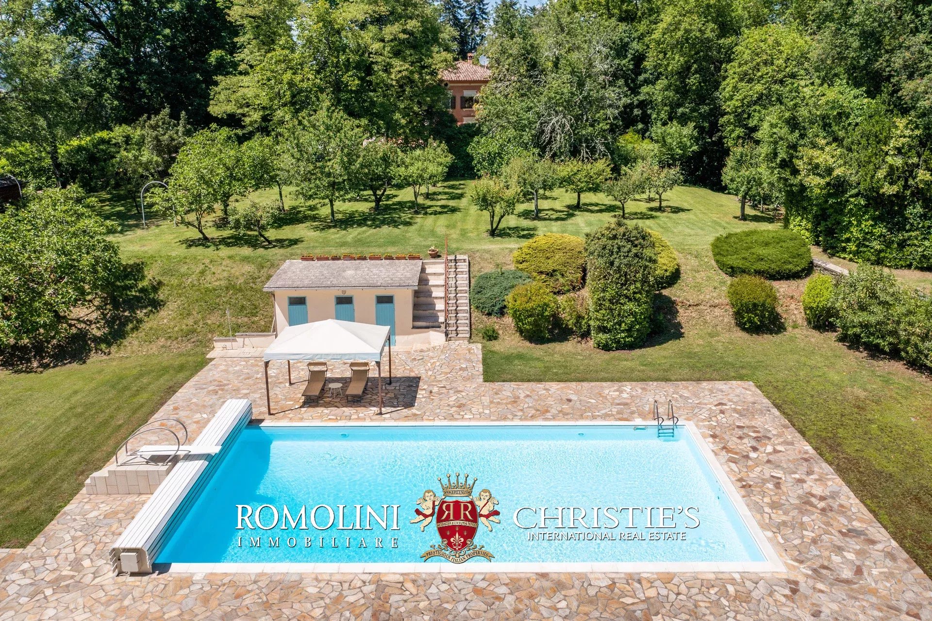 8 Bedroom Villa/Townhouse's Image 16
