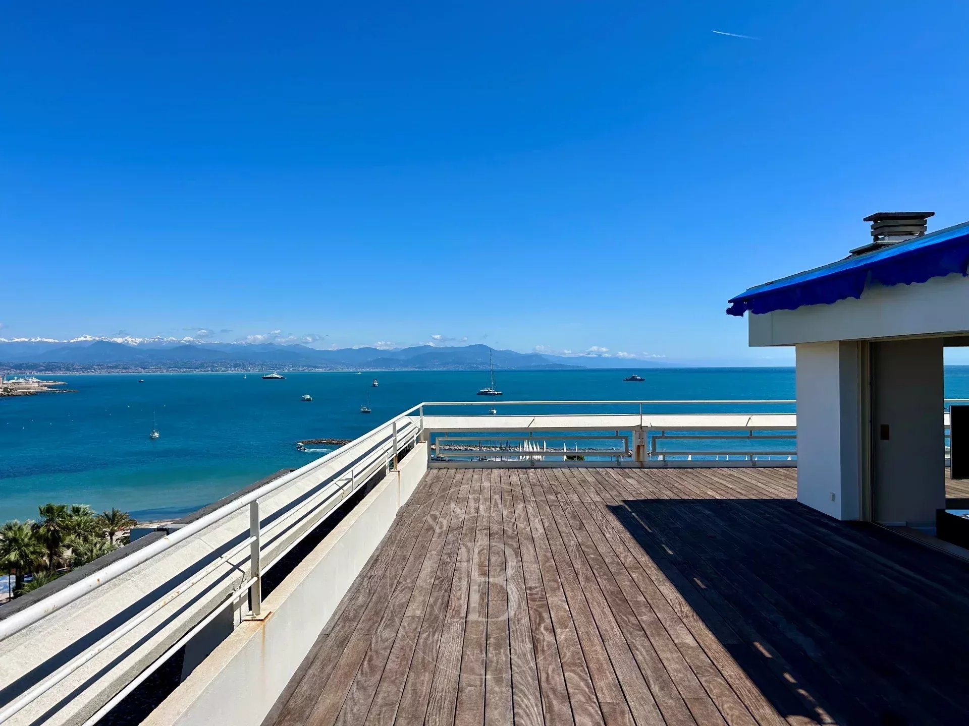 CAP D'ANTIBES - PENTHOUSE- PANORAMIC SEA VIEW