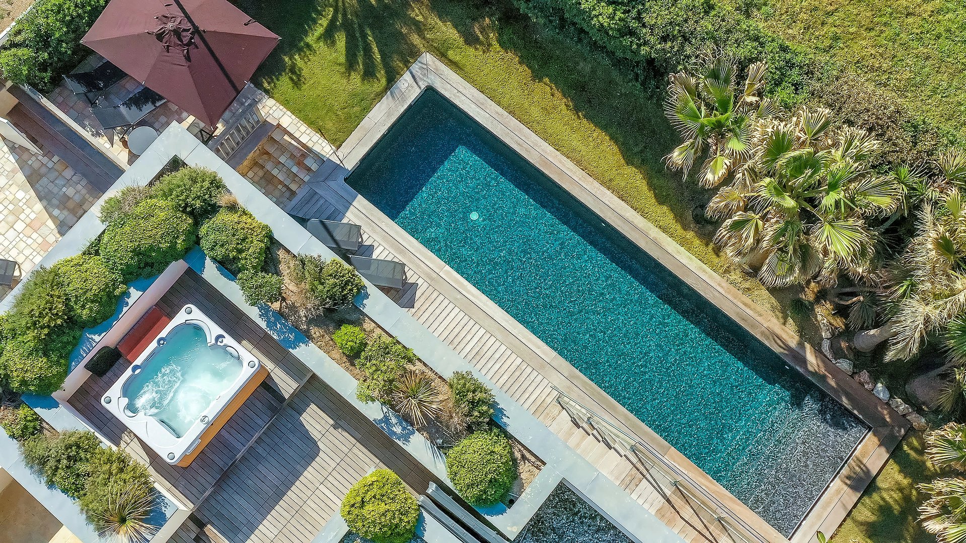 Close to Cannes - Waterfront modern villa