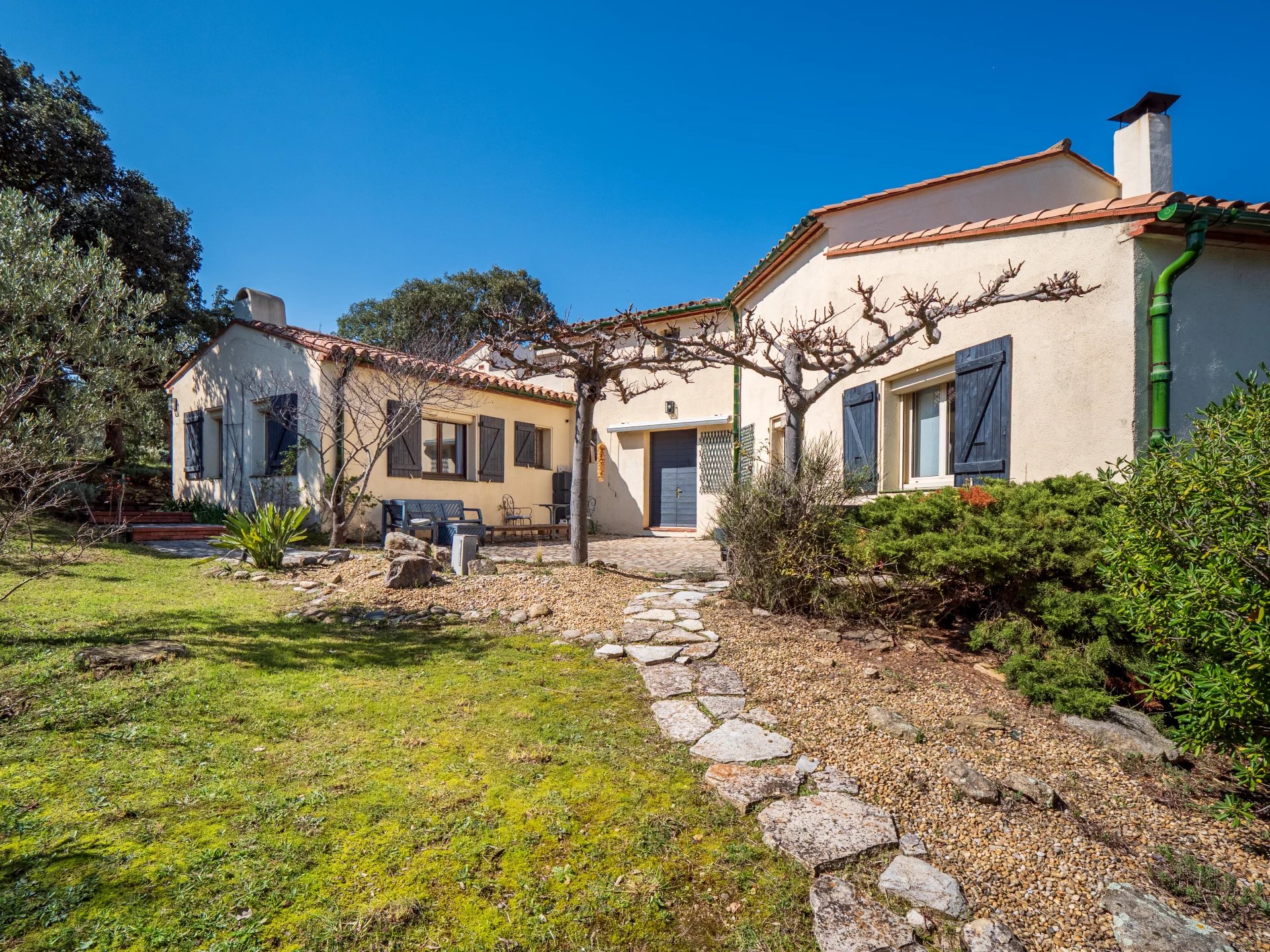 VILLA EXCEPTIONELLE AVEC PISCINE ET VUES, MONTESQUIEU-DES-ALBERES