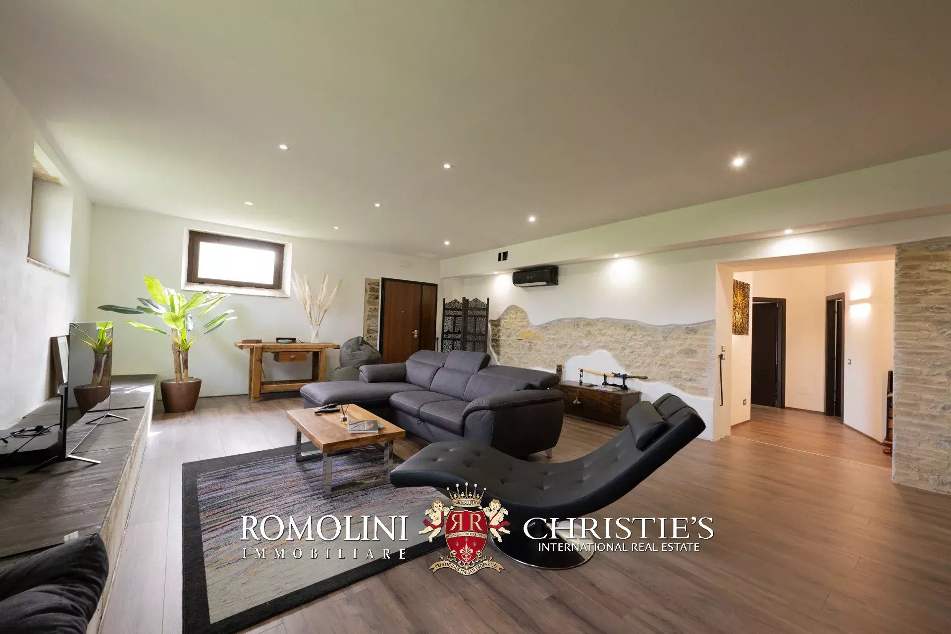 9 Bedroom Villa/Townhouse's Image 66
