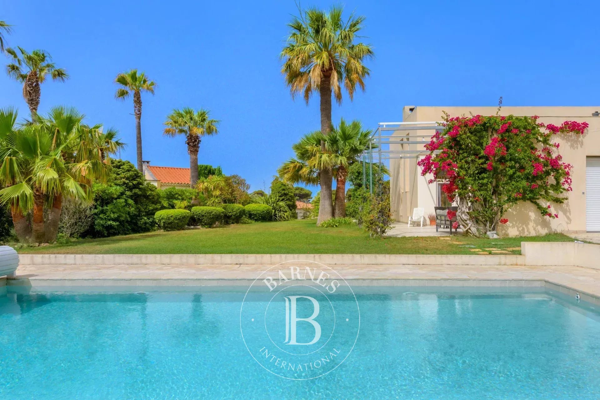 CARRY-LE-ROUET - VILLA FOR SALE - 1,755 SQ FT - 4 BEDROOMS - POOL - GARAGE - IMMEDIATE BEACH ACCESS