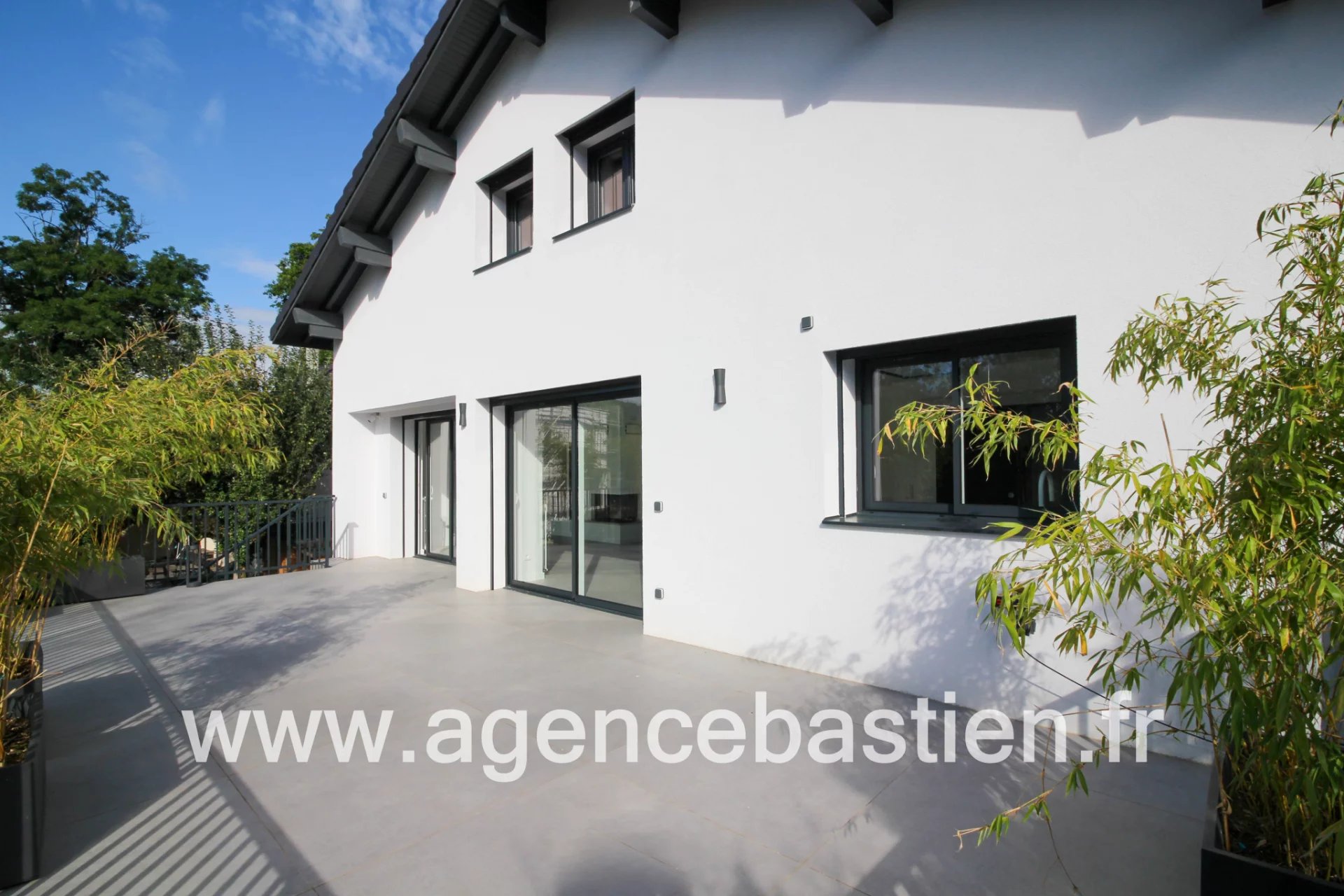 DIVONNE-LES-BAINS Maison familiale entièrement rénovée en 20