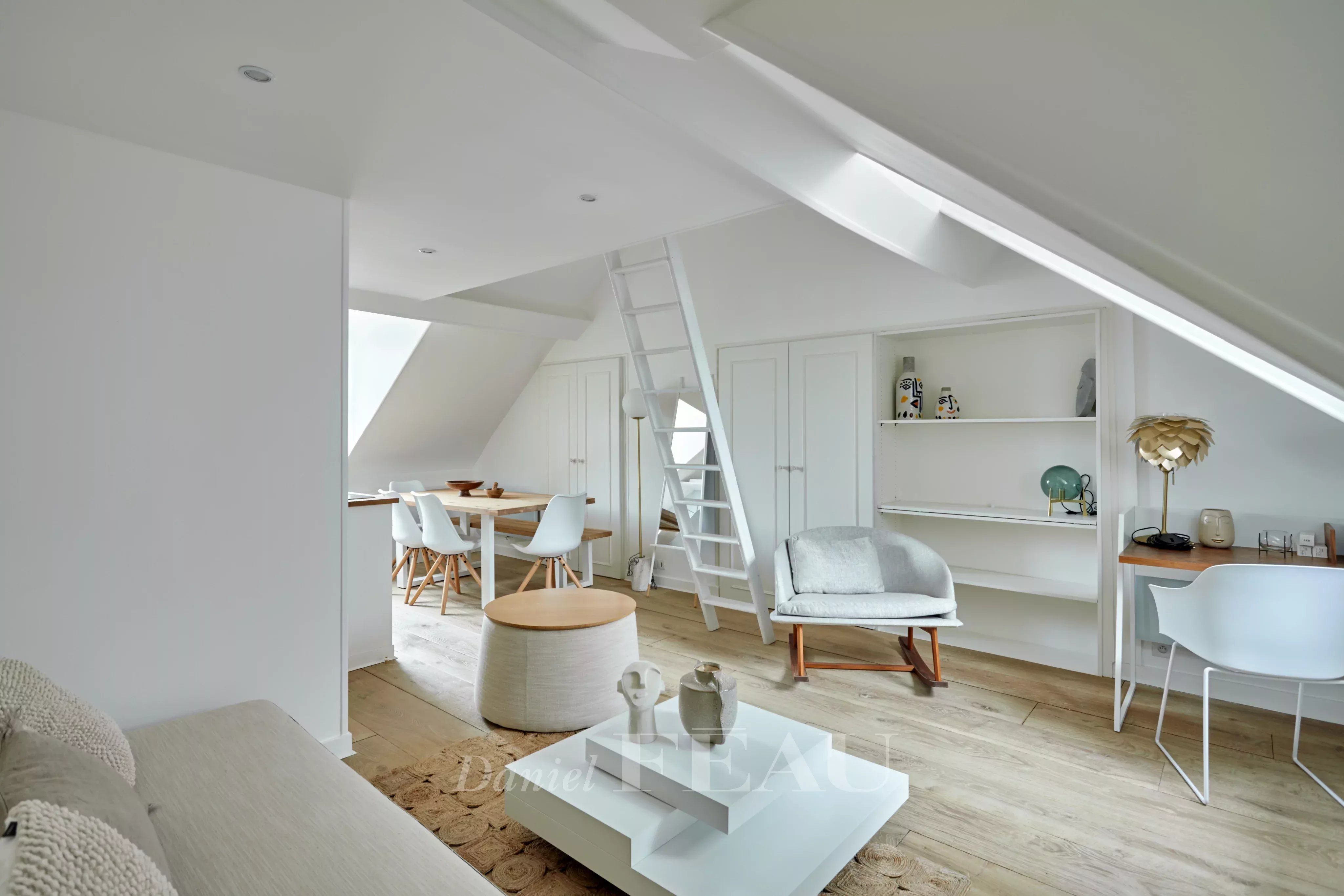 Paris 5th District – A renovated studio apartment