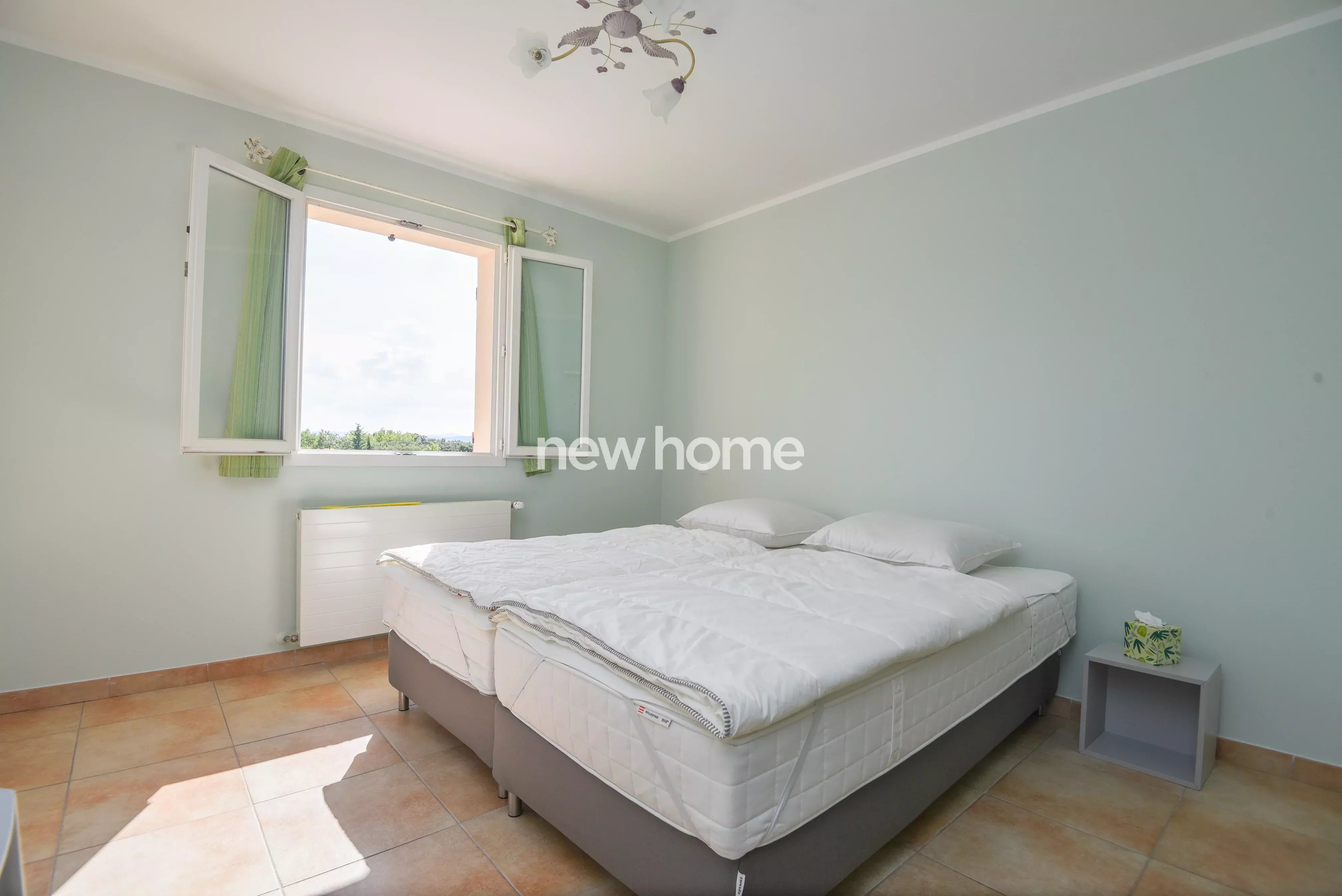 Proche de Lorgues, une villa provençale et lumineuse avec piscine et vue dégagée.