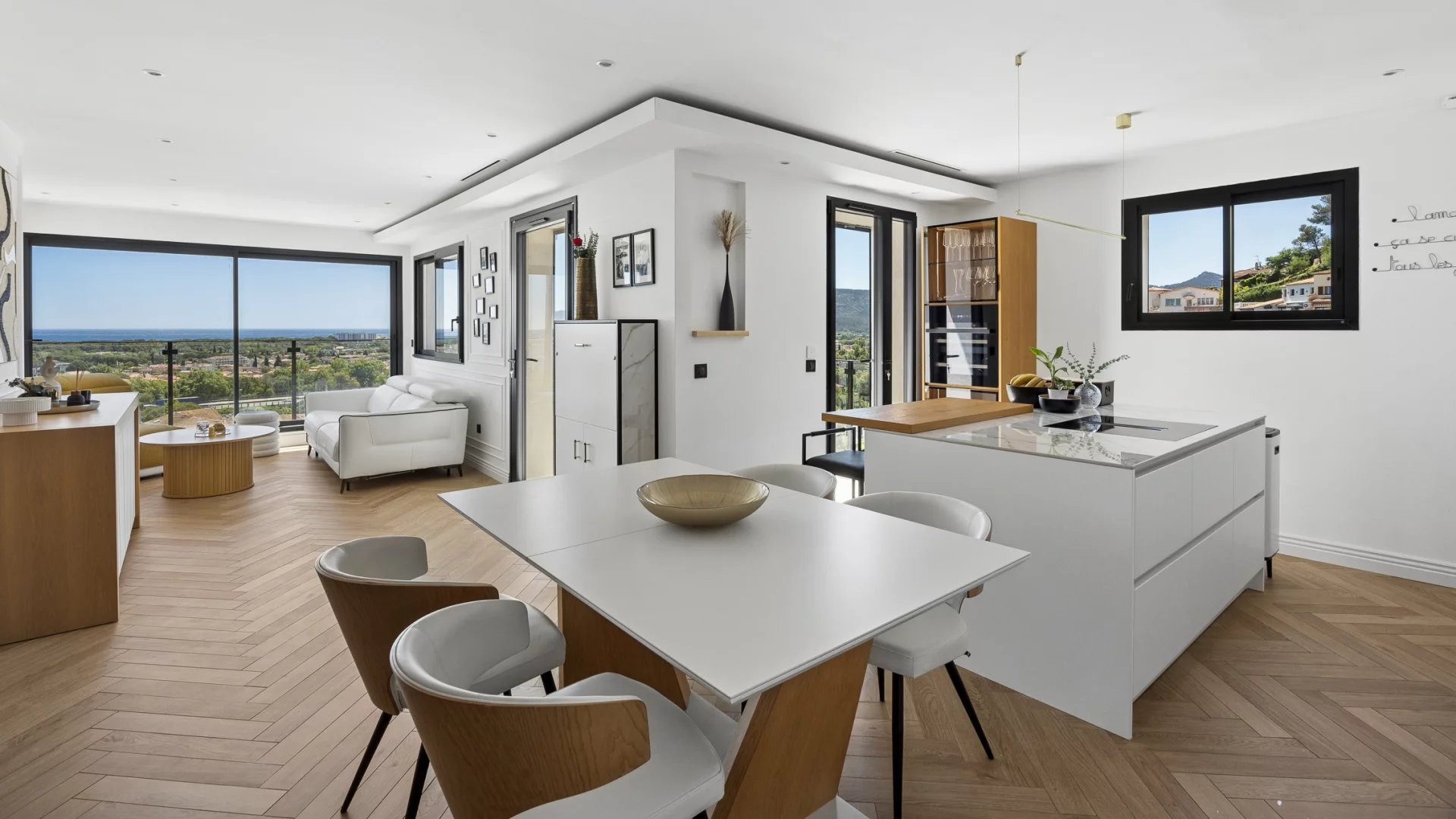 Sea-view flat in the heart of Mandelieu
