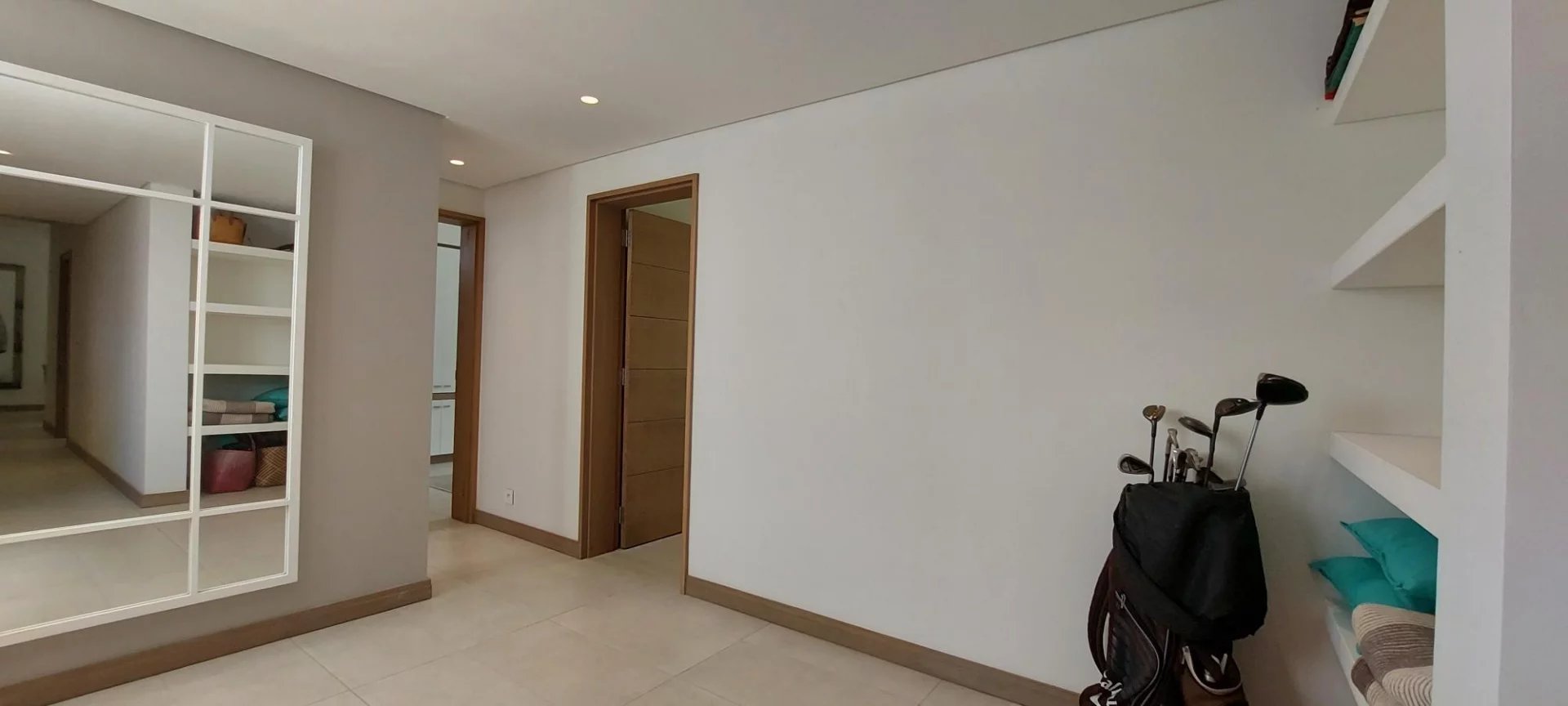 MONT CHOISY GOLF ESTATE- Beautiful upmarket apartment - 3 bedrooms - picture 15 title=