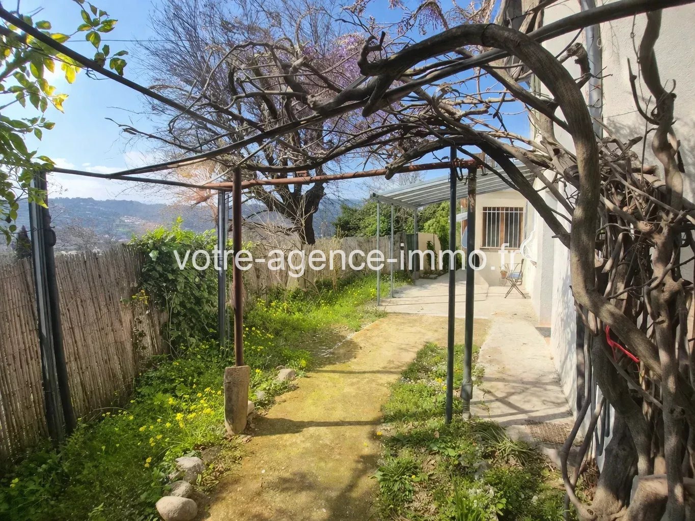 Nice – St Isidore / 2 pièces meublé en maison avec extérieur