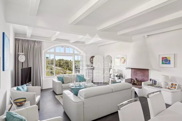 Saint-Paul-de-Vence: Exceptional Apartment in the Heart of the Village — photo 1