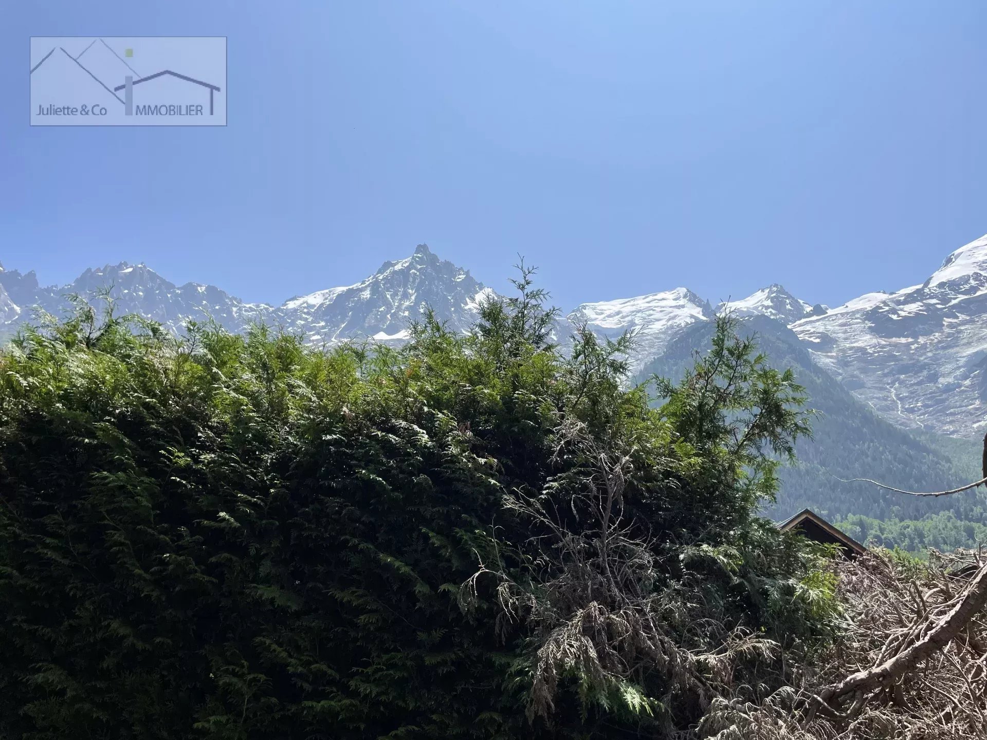 Photo of Modern 2-bedroom apartment in Chamonix-Mont-Blanc