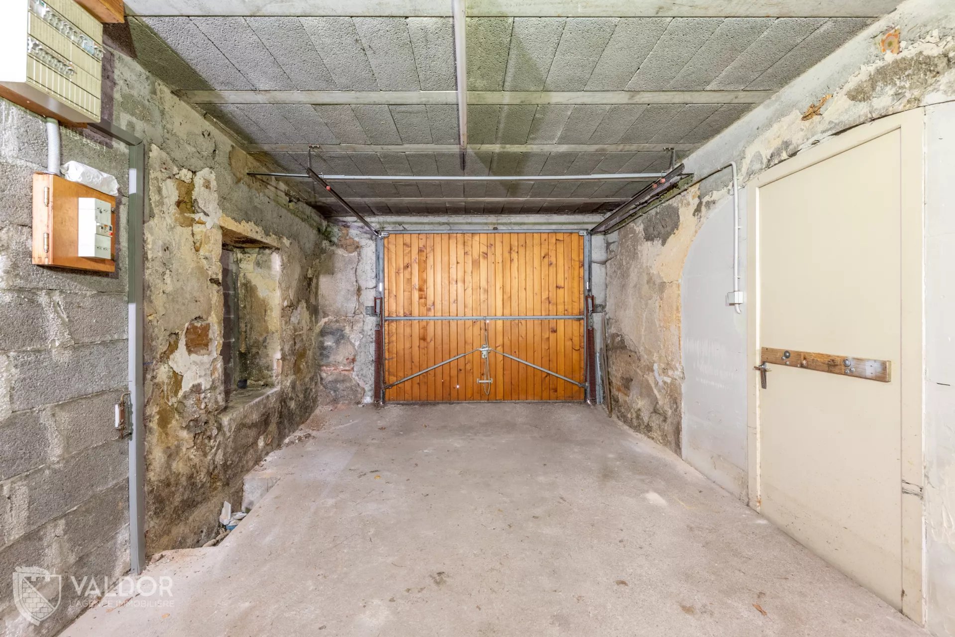 Maison de village à rénover avec garage