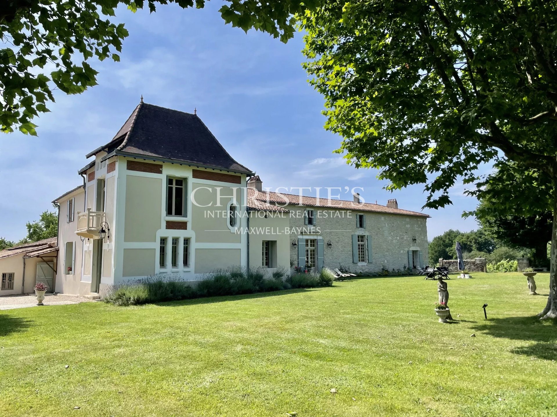 8 Bedroom Vineyard's Image 12