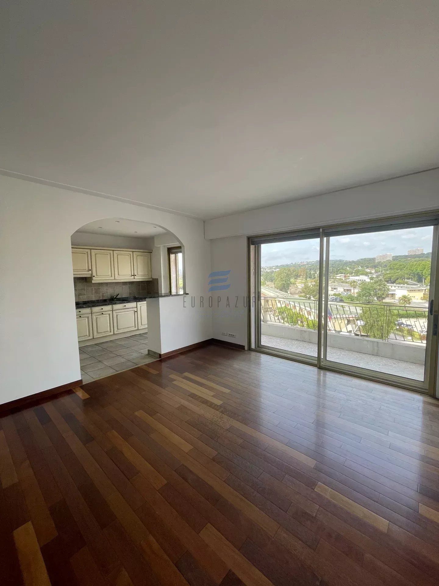 À louer – Superbe 2 pièces avec terrasse vue mer – Dernier étage – Cagnes-sur-Mer, Avenue Kennedy