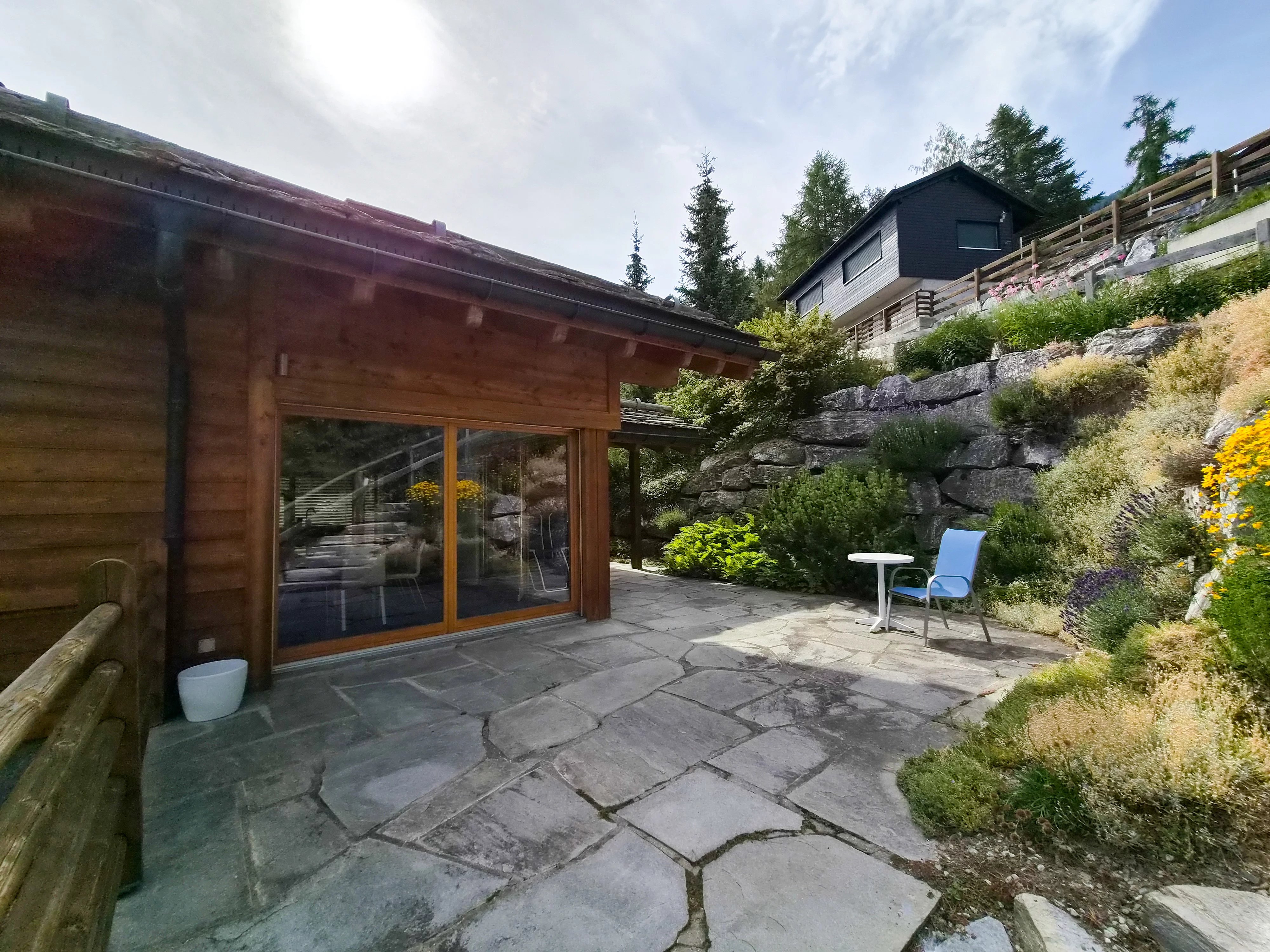 Chalet d'exception au bord du bisse et proche des pistes de skis, à Nendaz !