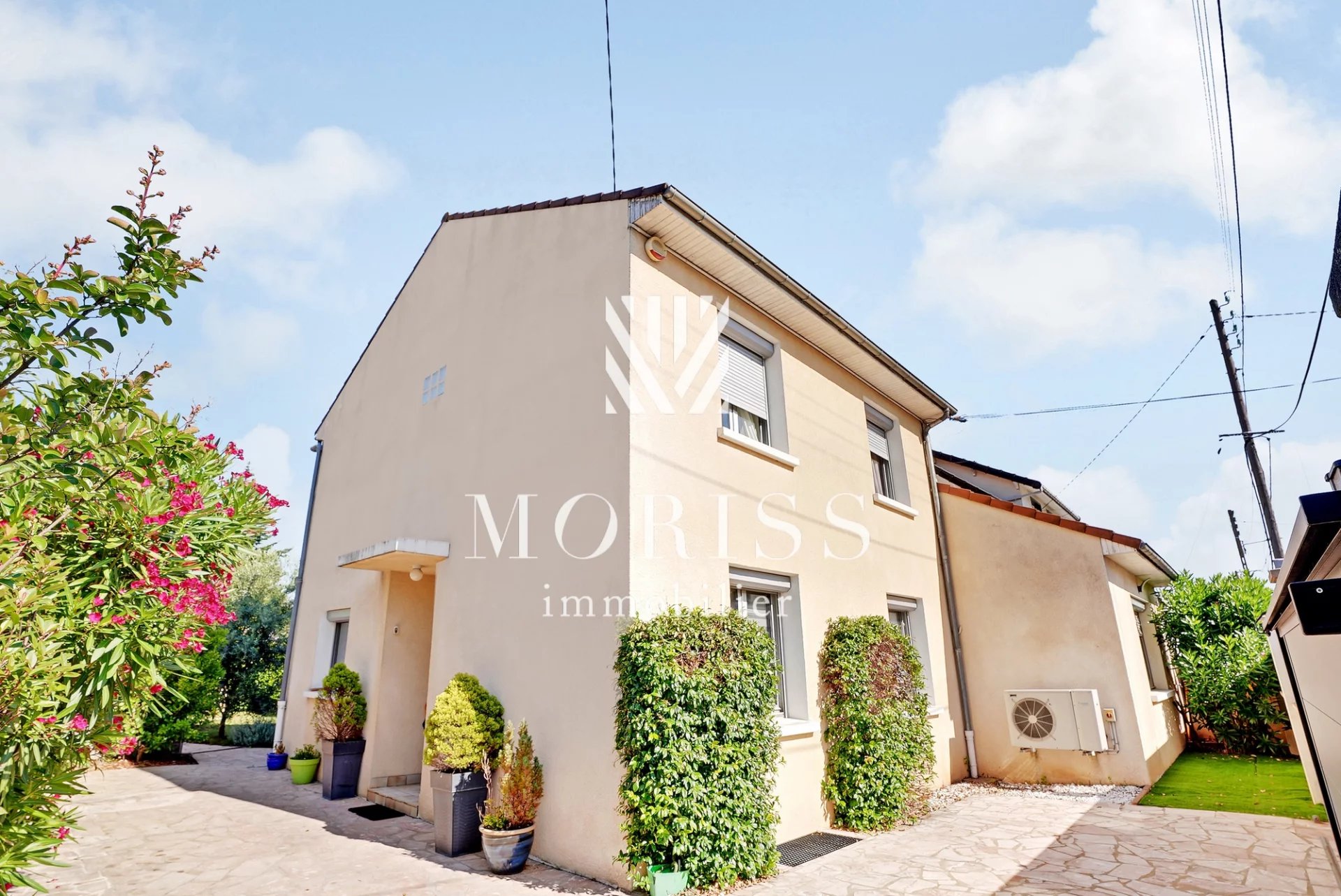 VENTE MAISON 6 PIECES JARDIN ET GARAGE -ATHIS-MONS - Image Array