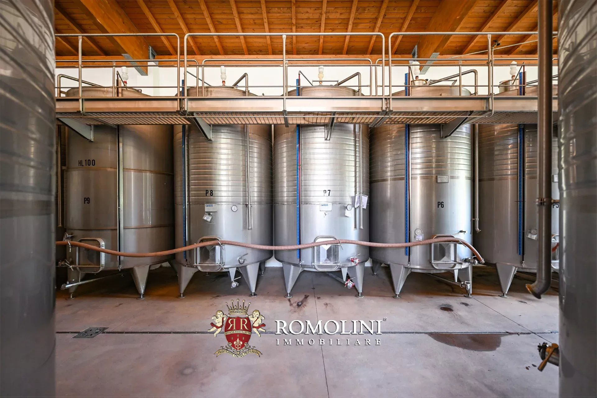 10 Bedroom Vineyard's Image 5