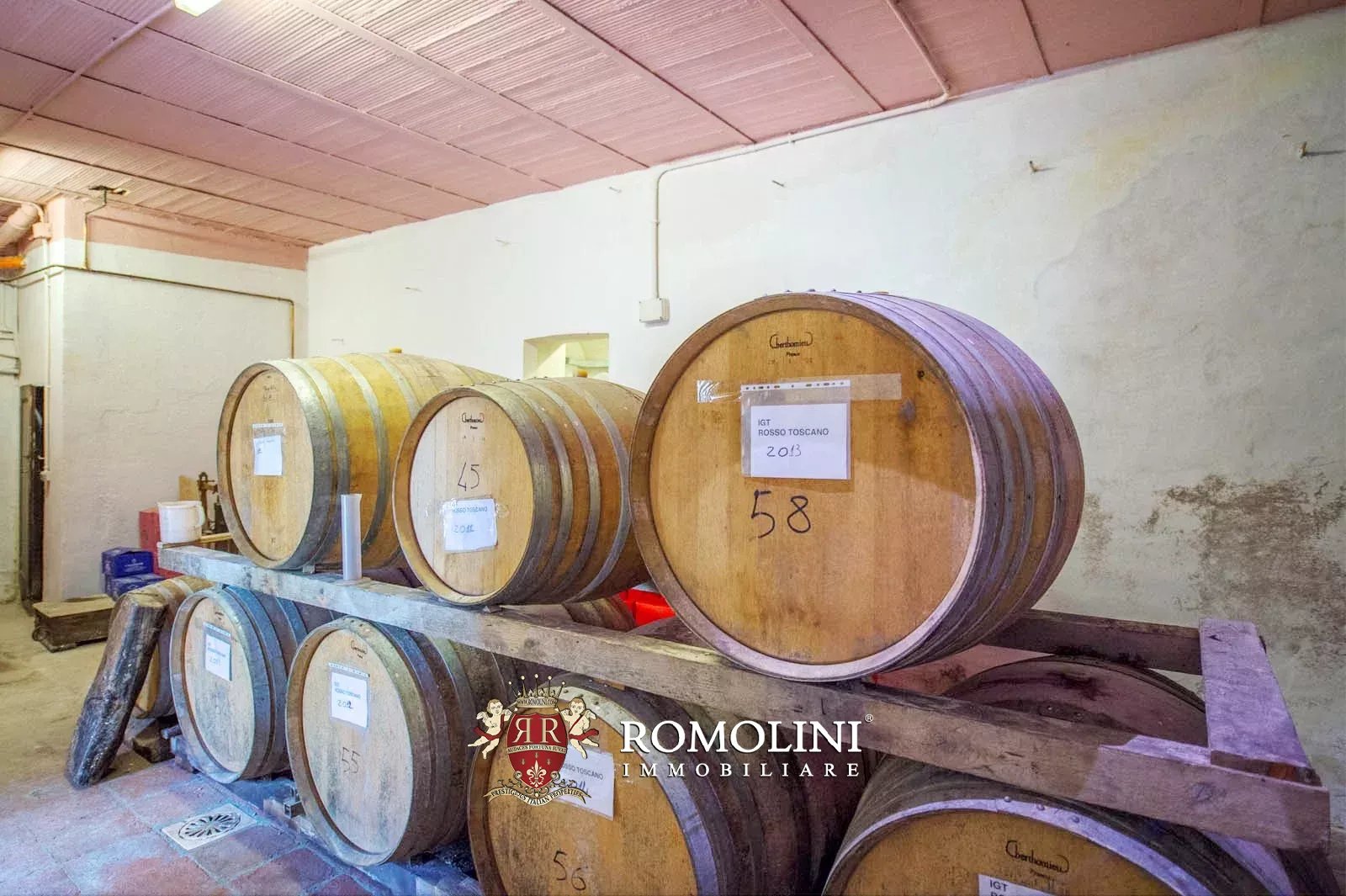 53 Bedroom Vineyard's Image 60