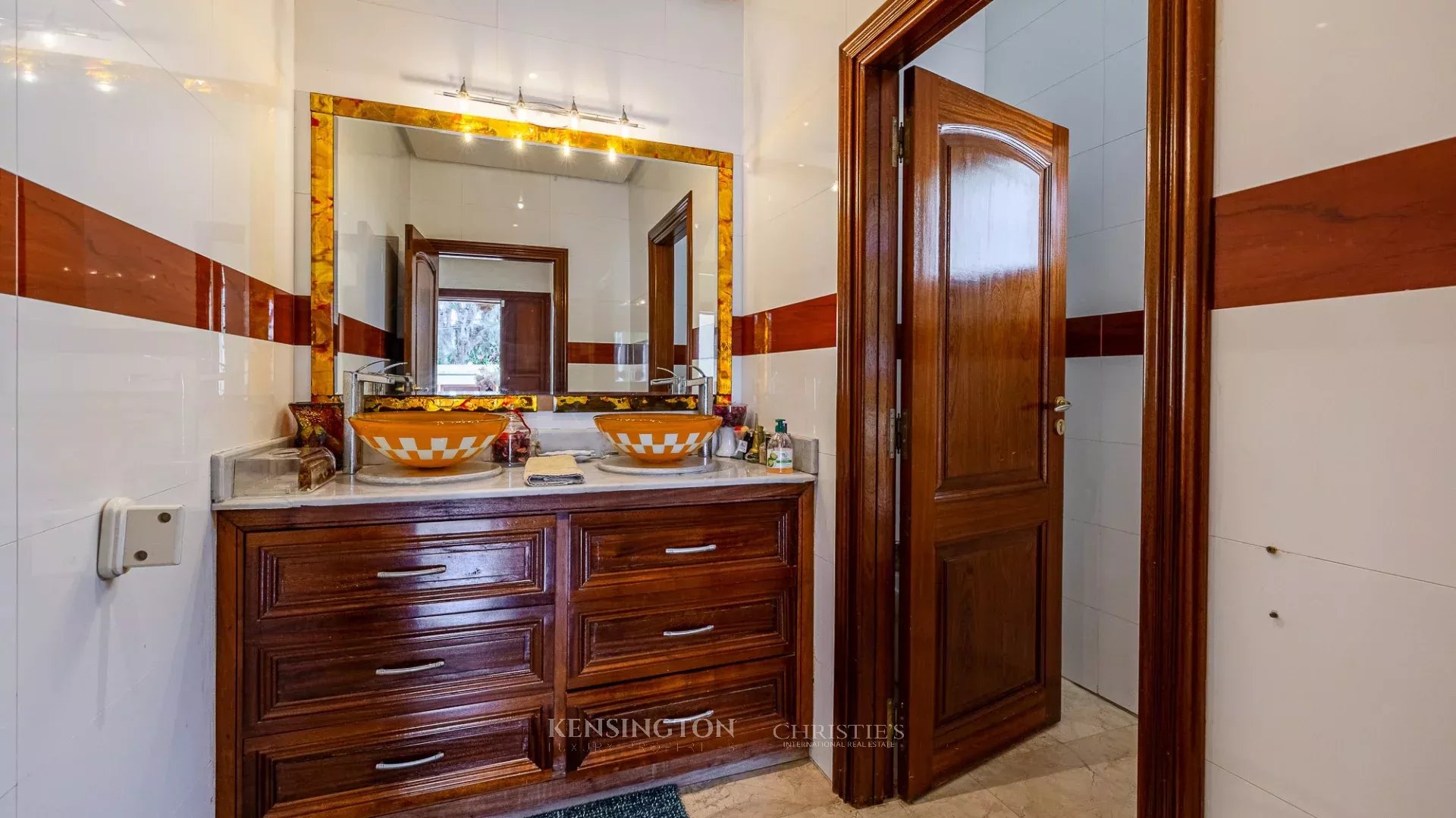 4 Bedroom Villa/Townhouse's Image 7