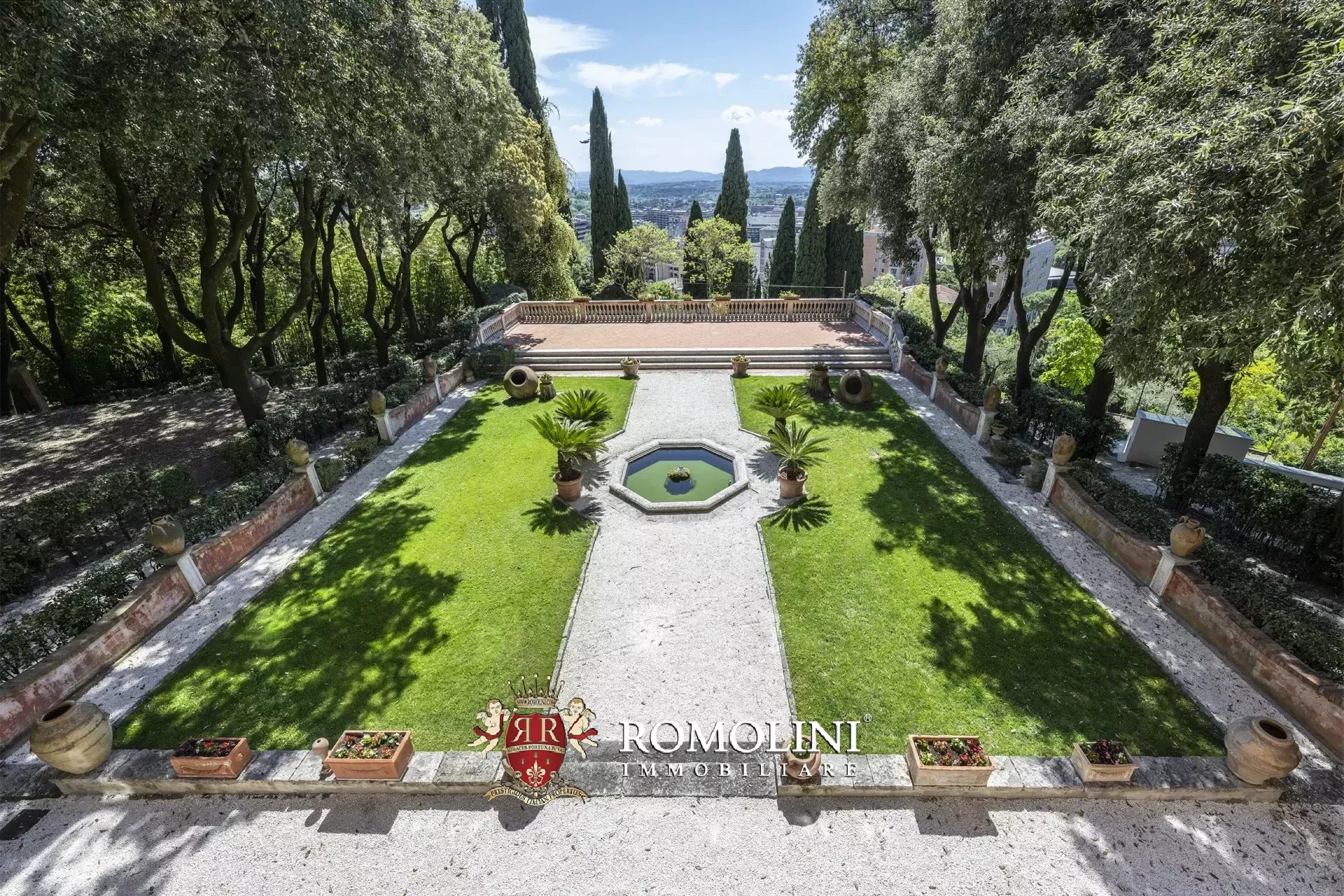 8 Bedroom Villa/Townhouse's Image 5