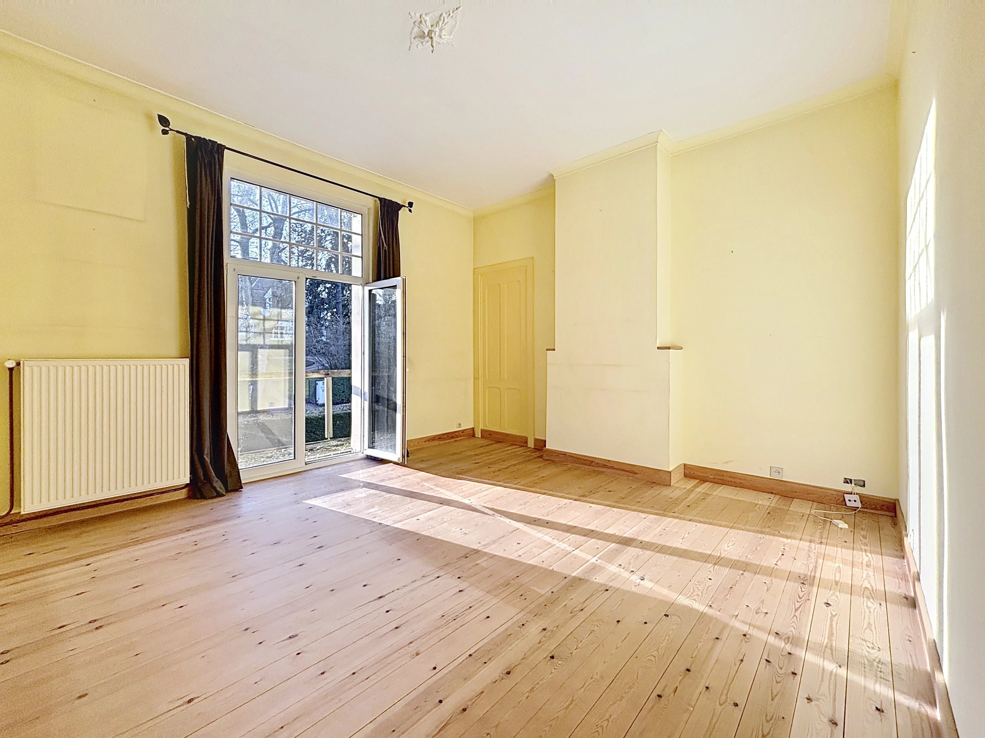 Uccle - Charming house to renovate with garden