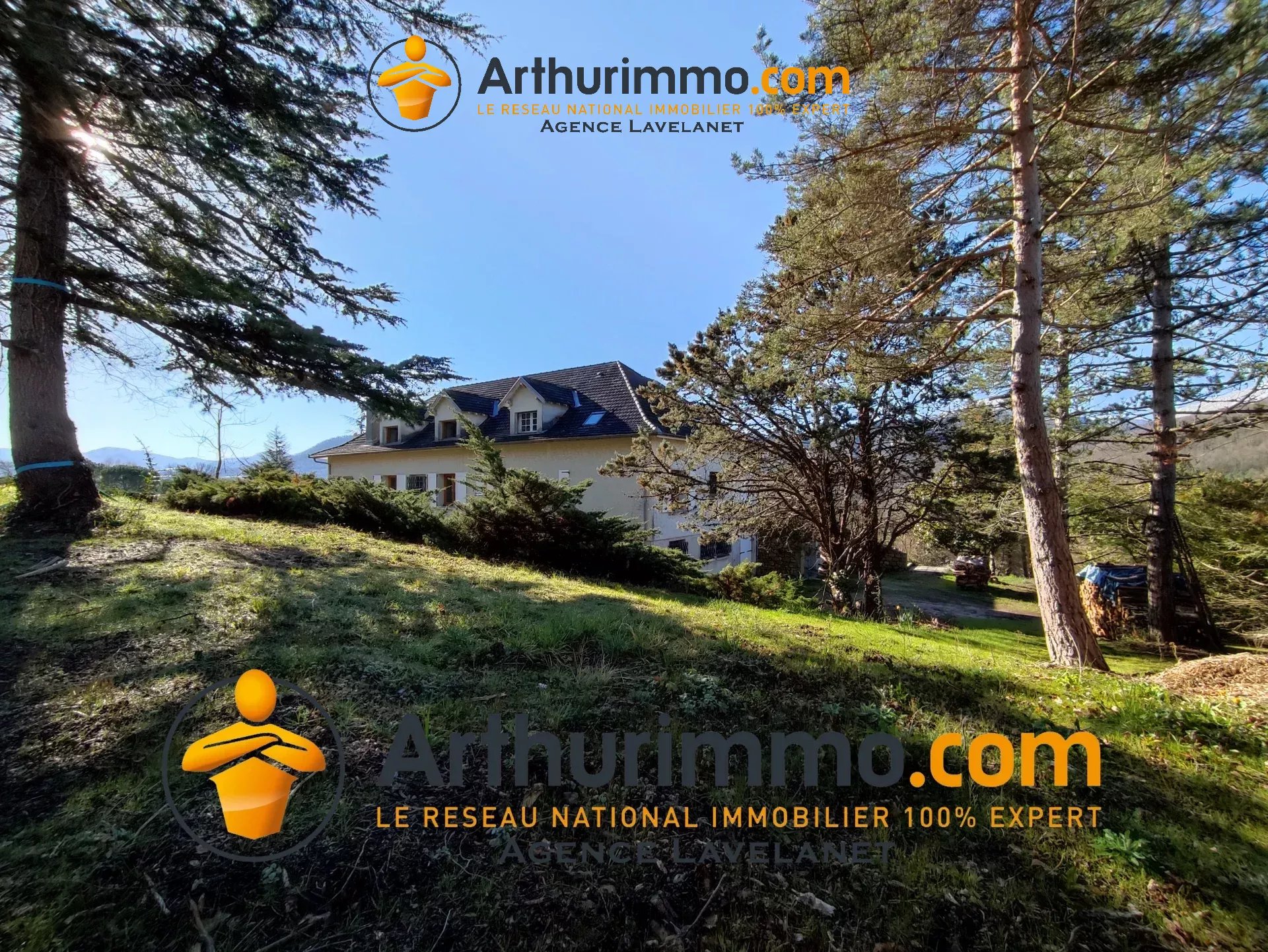 Magnifique vue sur les montagnes pour cette propriété sur 6200m² de terrain