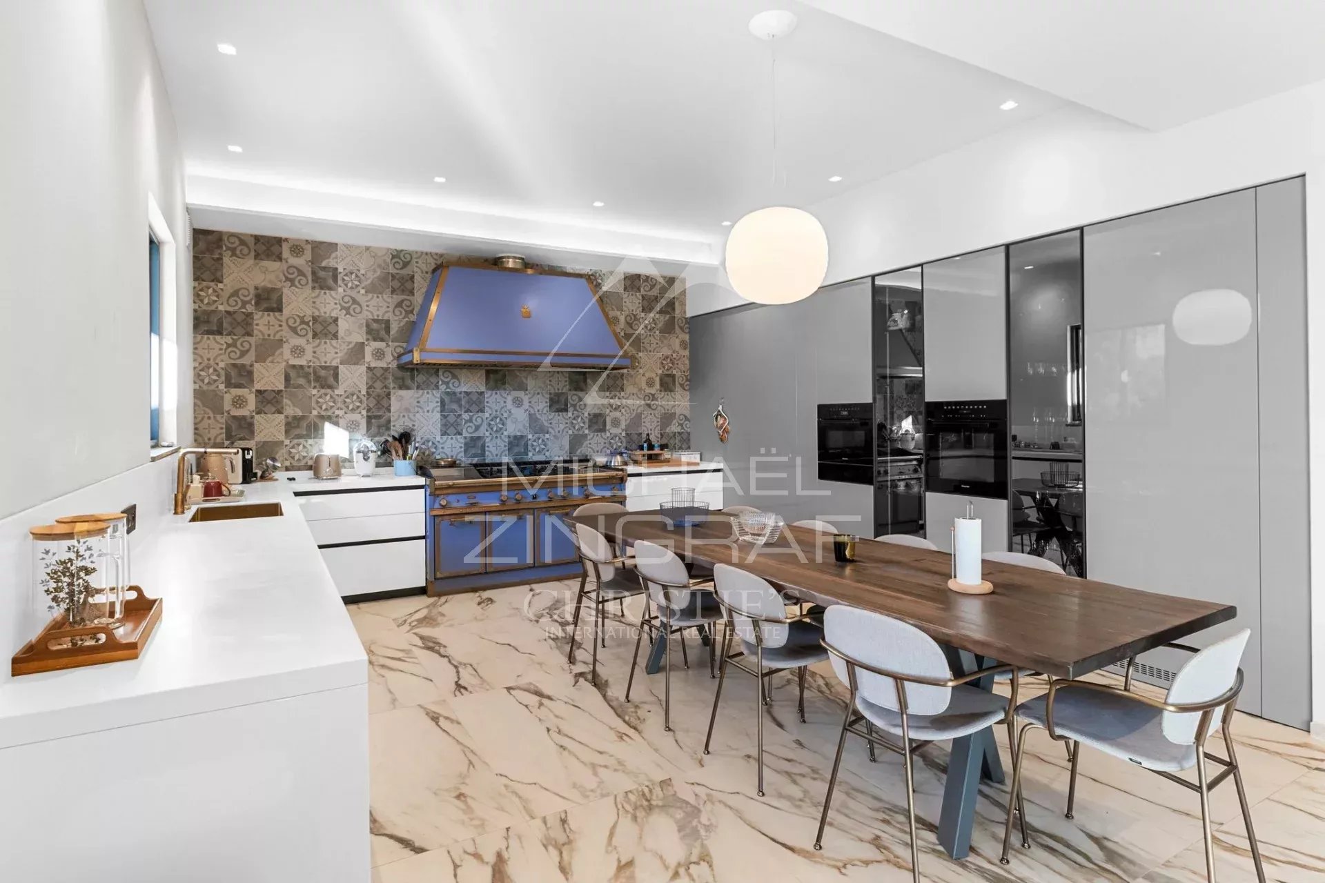 9 Bedroom Villa/Townhouse's Image 3