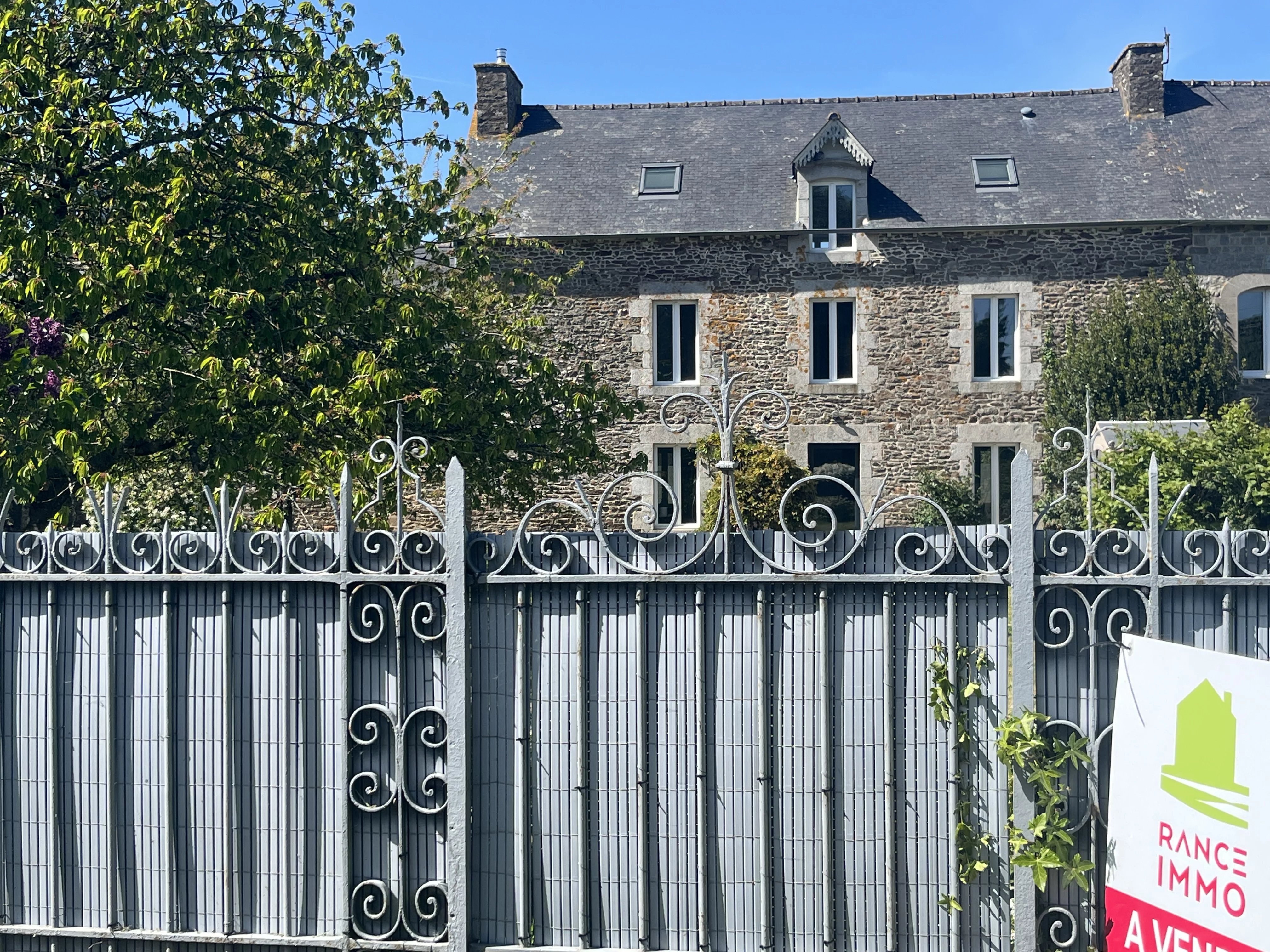 EXCLUSIVITE Rance IMMO – Le charme de la pierre, l’esprit de famille, la lumière du Sud