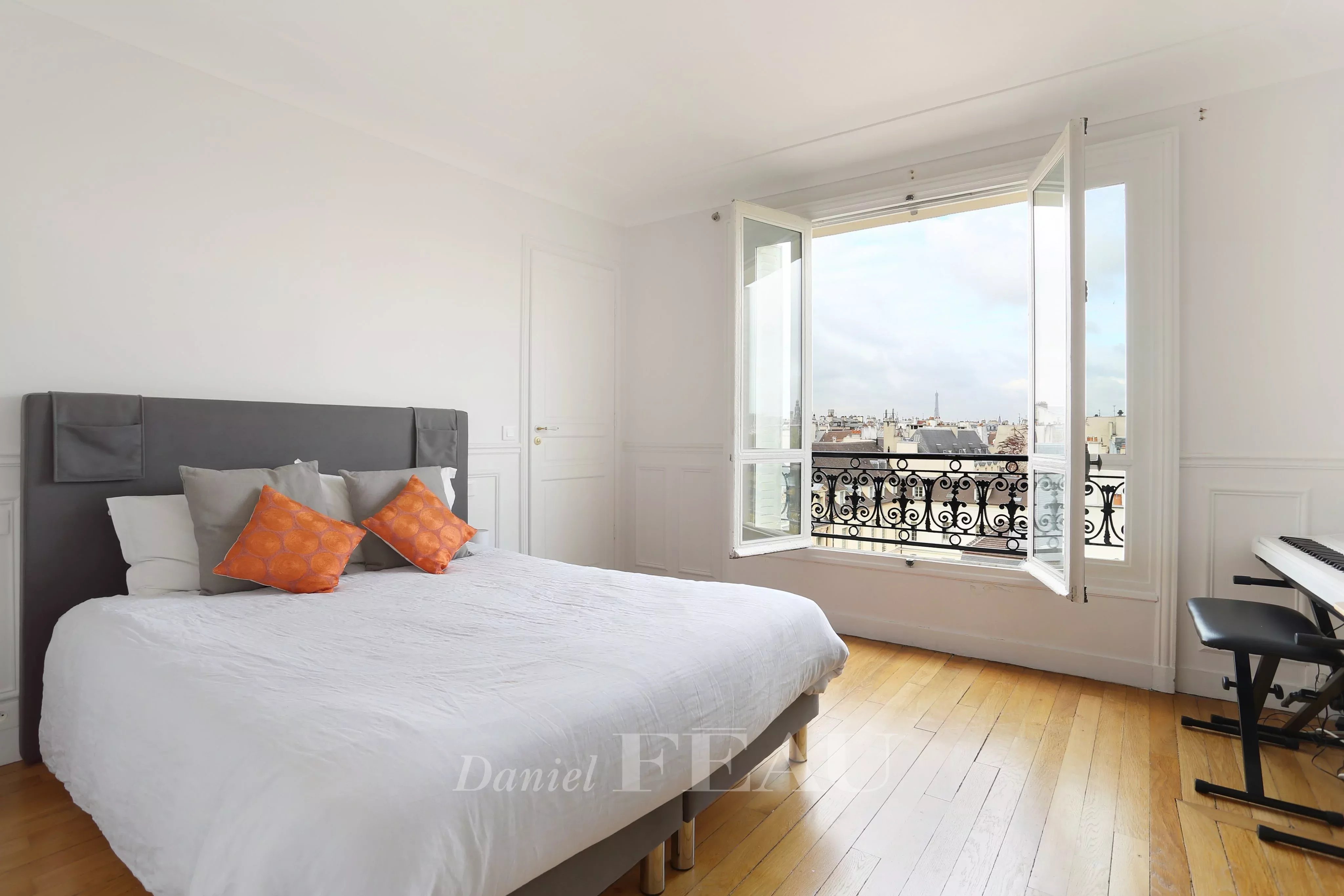 Bedroom Natural light Wooden floor