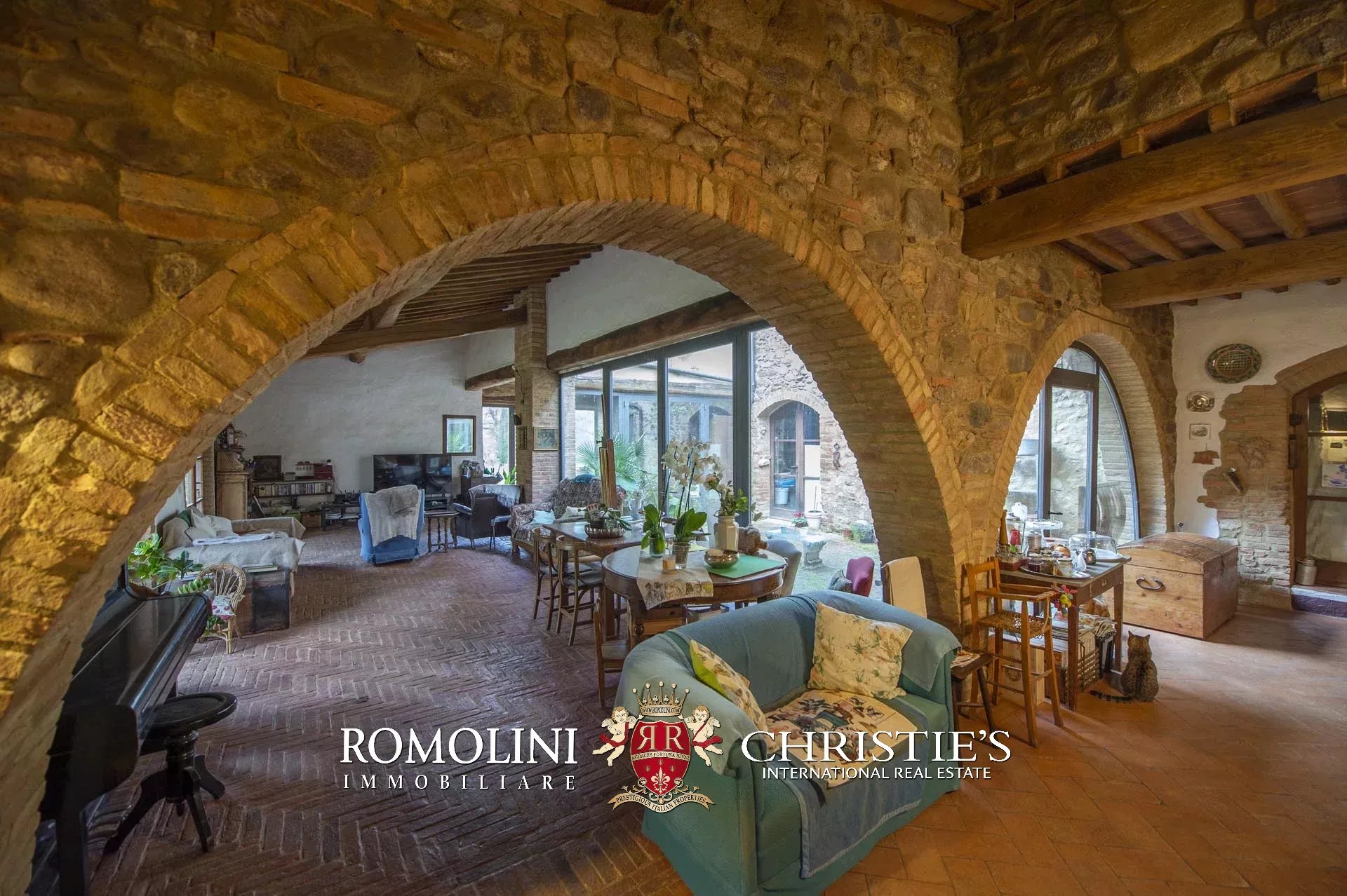 8 Bedroom Villa/Townhouse's Image 20