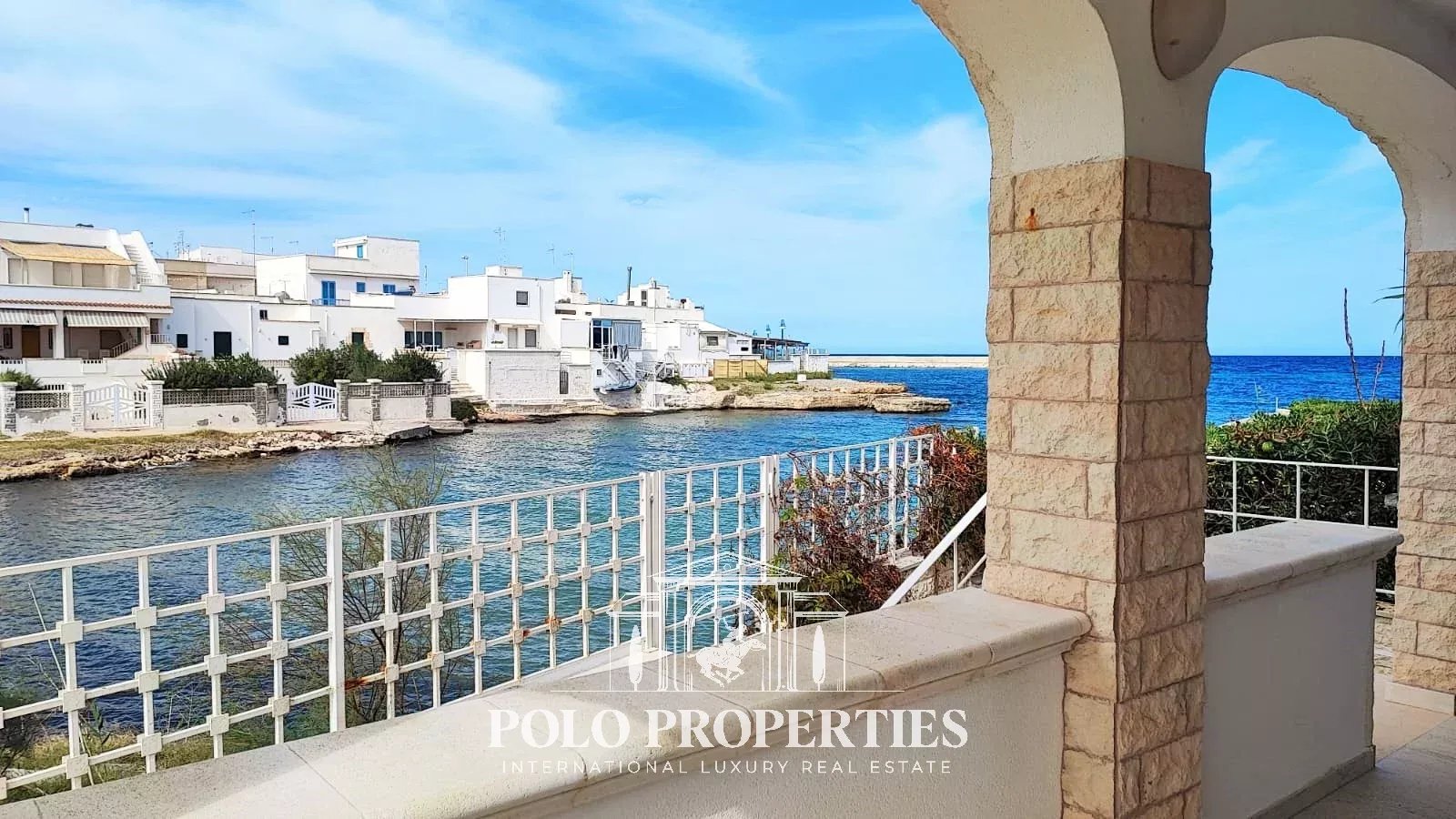 VILLA BORD DE MER