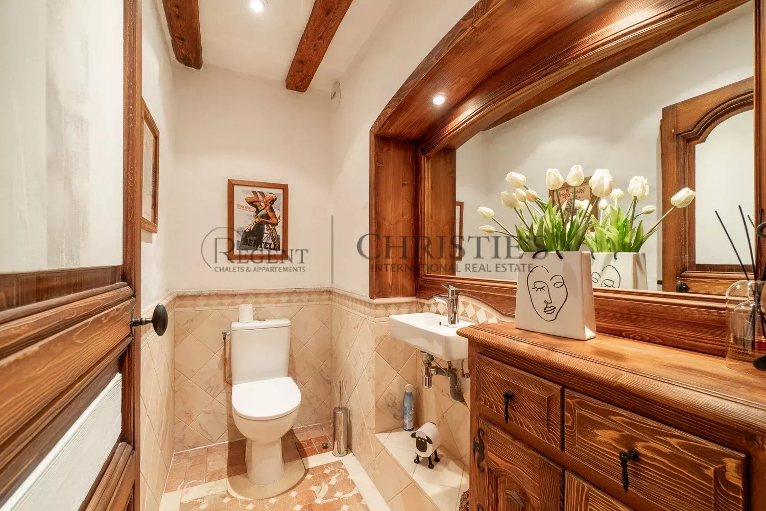6 Bedroom Villa/Townhouse's Image 10