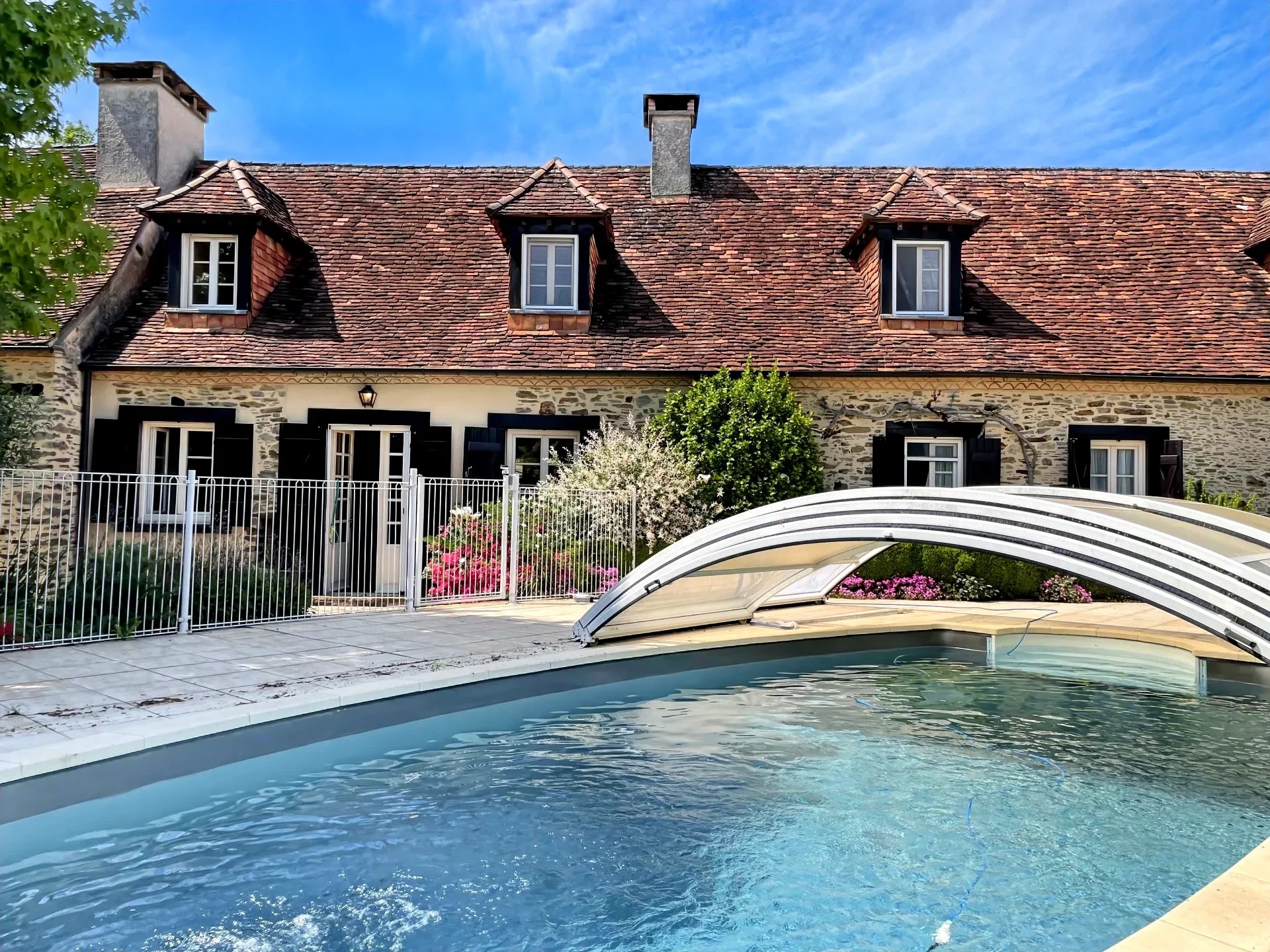Belle maison au calme avec grange et piscine