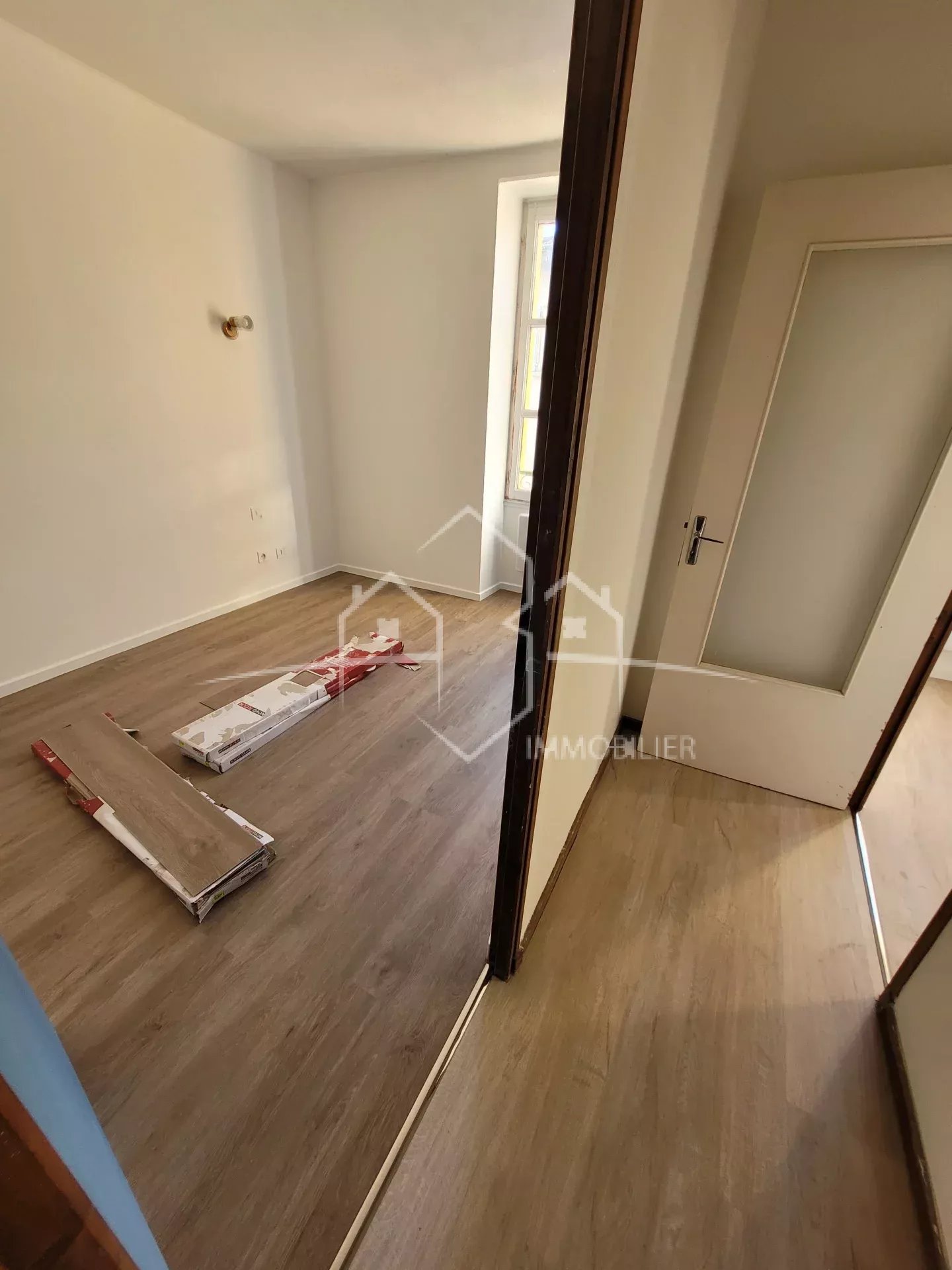 BEAUREPAIRE centre T2 2ème étage