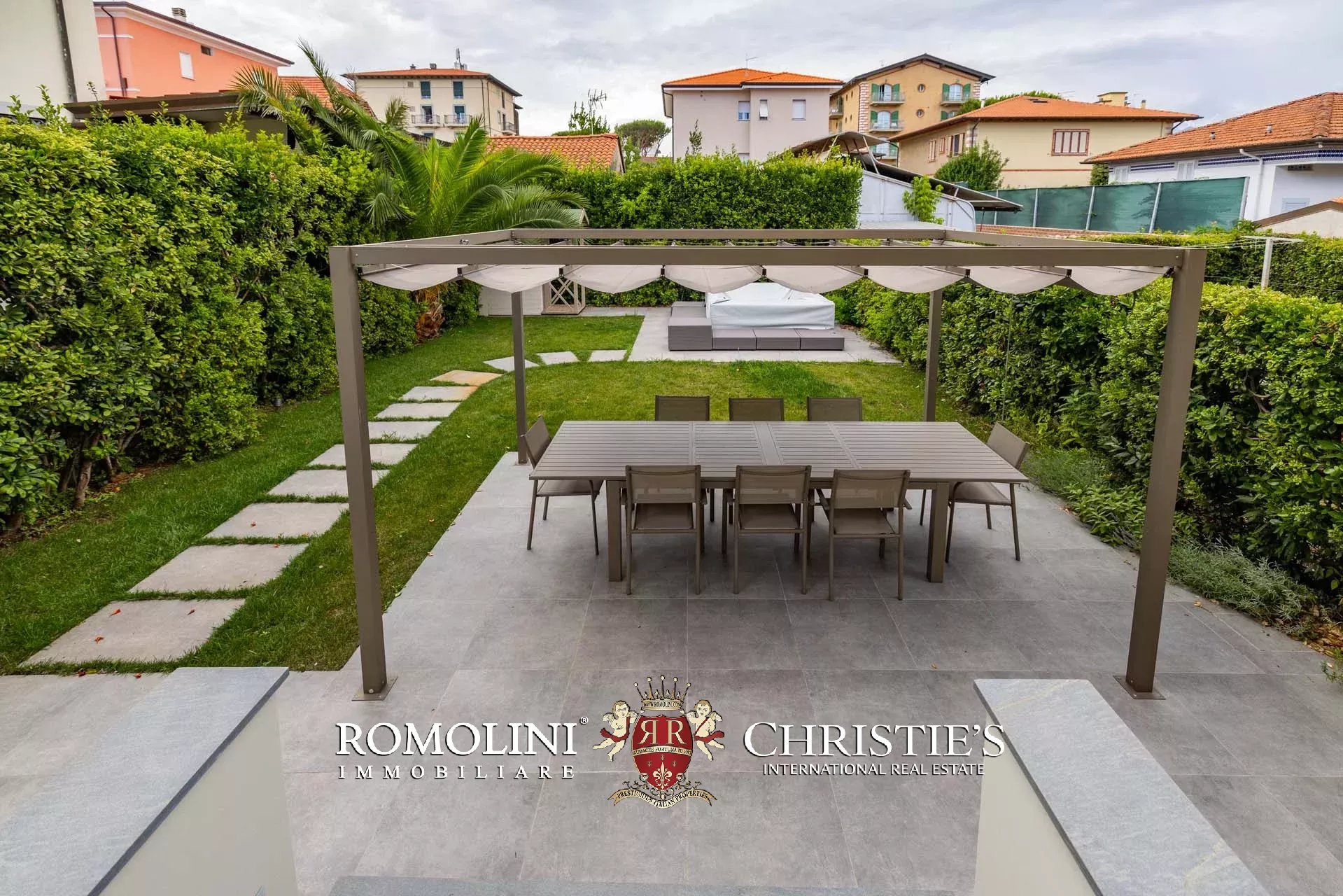 5 Bedroom Villa/Townhouse's Image 44