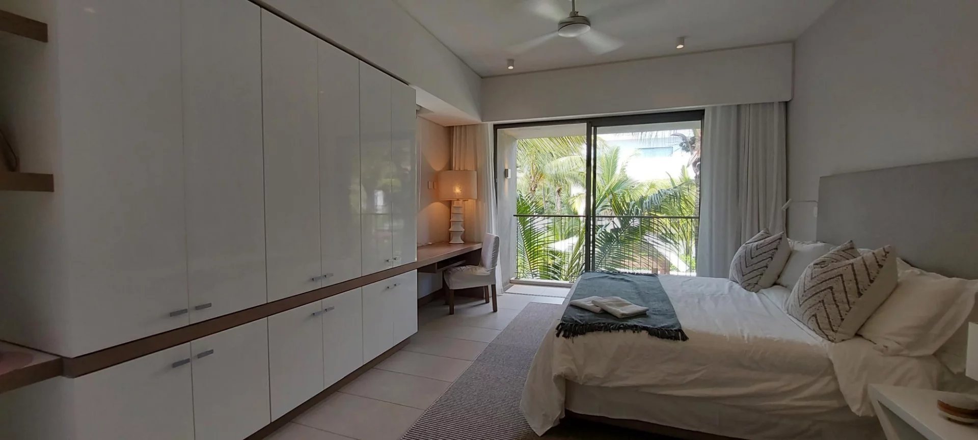 MONT CHOISY GOLF ESTATE- Beautiful upmarket apartment - 3 bedrooms - picture 22 title=