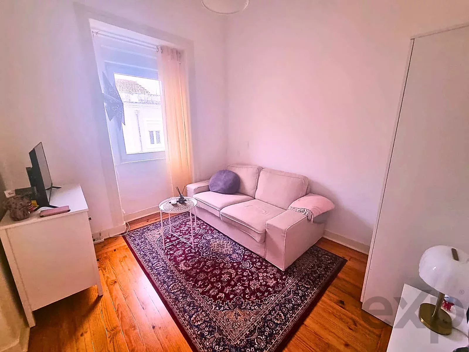One-bedroom plus one apartment for sale in Campo de Ourique. 86691452 image 4