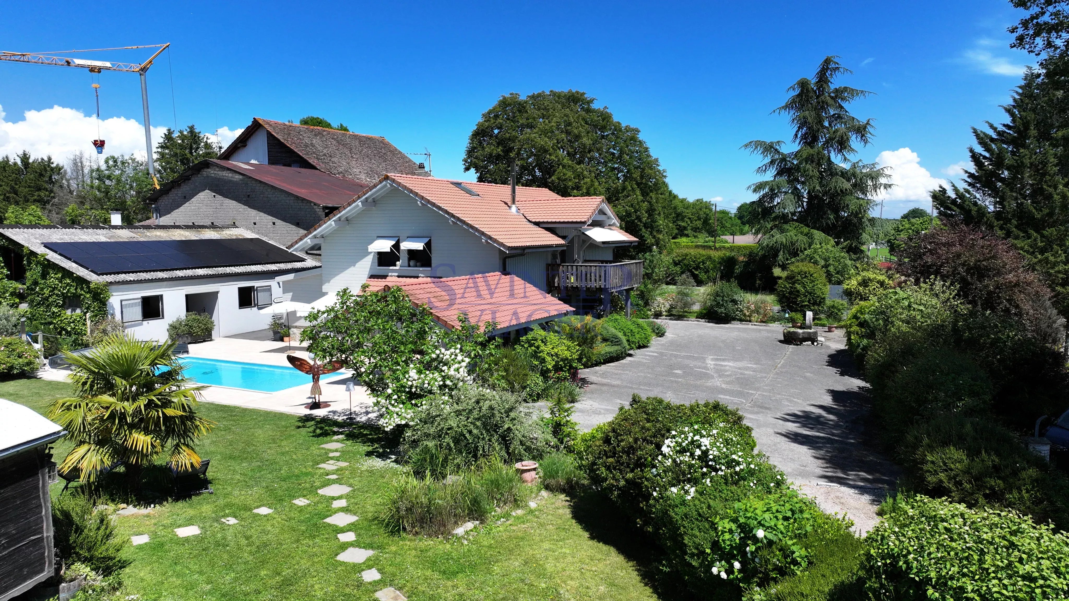 Demeure atypique avec installations équestres – Terrain de 16 832 m²