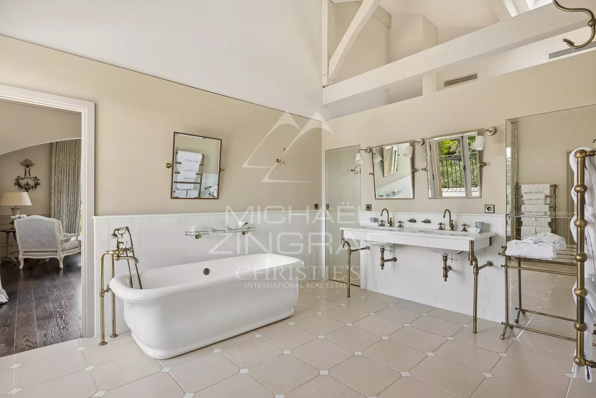 7 Bedroom Villa/Townhouse's Image 27