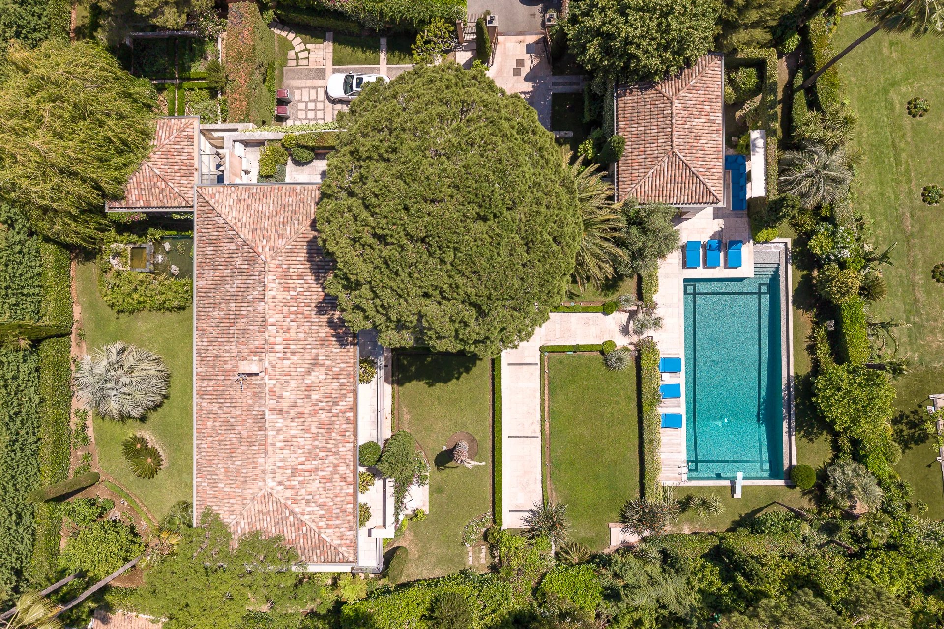 Cap d’Antibes – Contemporary Elegance in a Private and Secure Estate