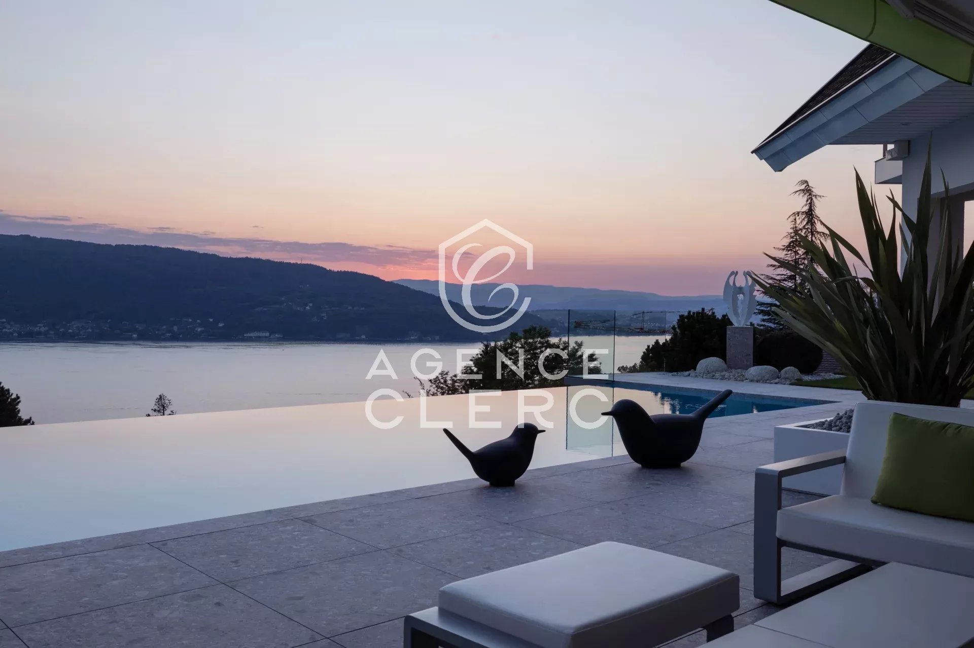 5 Bedroom Villa/Townhouse's Image 3