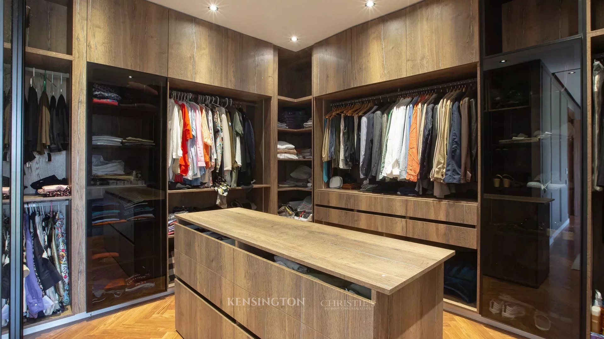 5 Bedroom Villa/Townhouse's Image 18