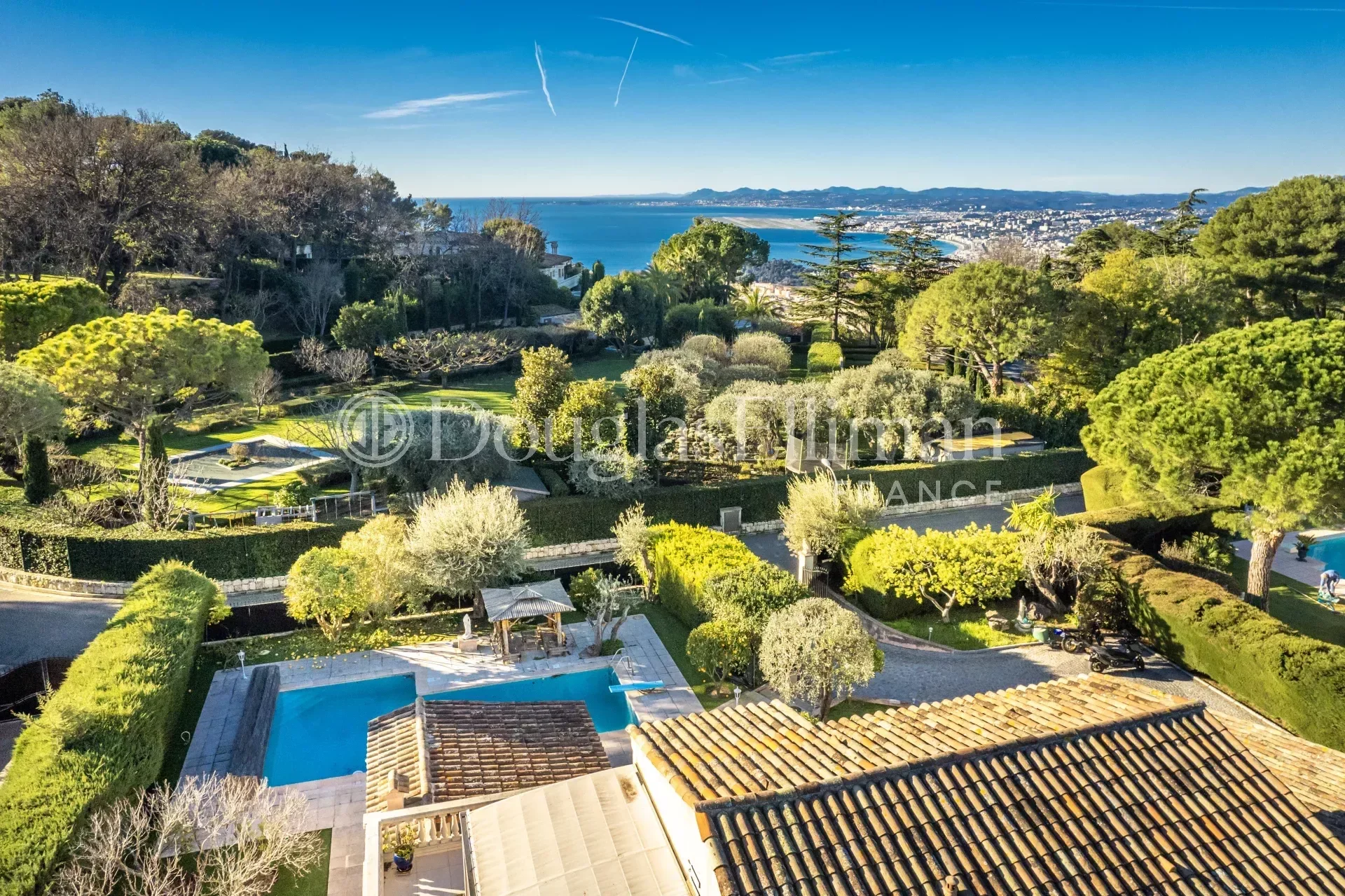 VILLEFRANCHE SUR MER –  Maison de charme avec piscine dans domaine privé - Image nᵒ2