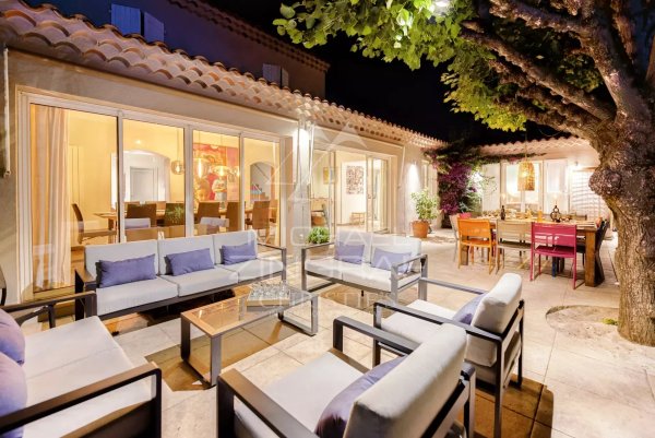 Refined Villa with 8 Suites and Extensive Leisure Facilities — photo 7